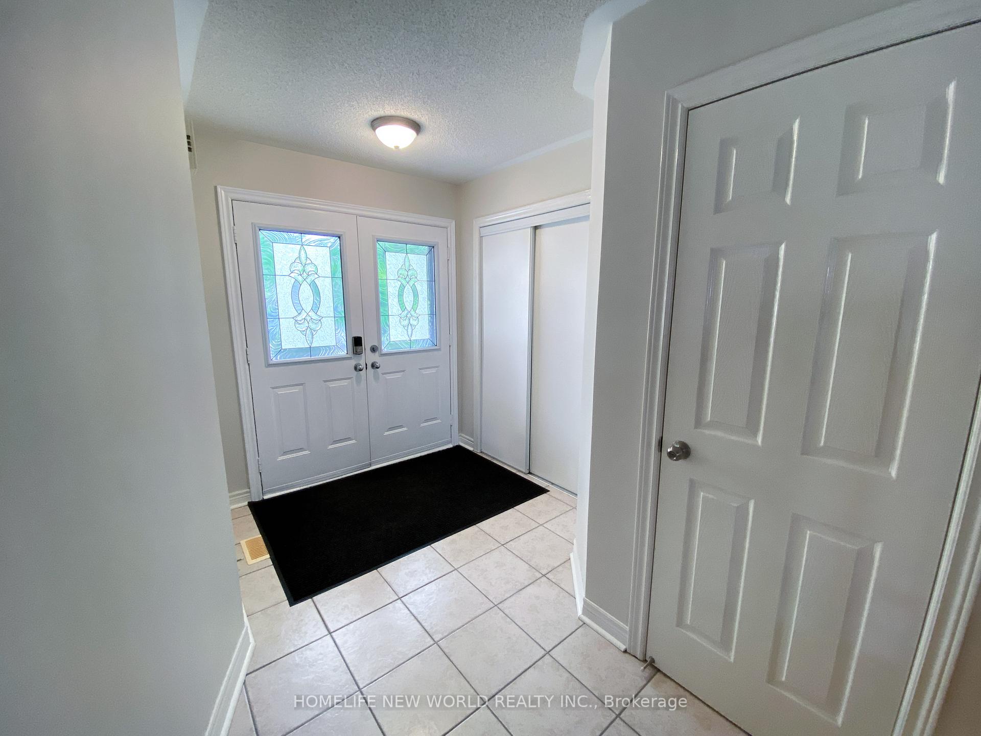 Photo 3 of Unit Main/Upper, 22 Corkwood Crescent, Vaughan, Maple — HOMEH
