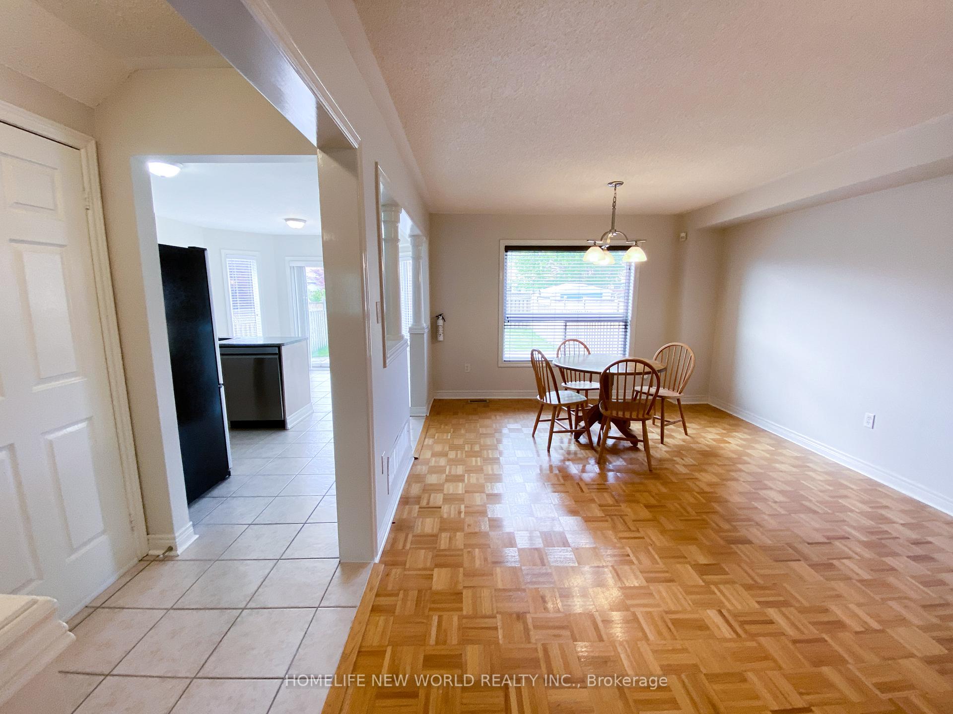 Photo 5 of Unit Main/Upper, 22 Corkwood Crescent, Vaughan, Maple — HOMEH