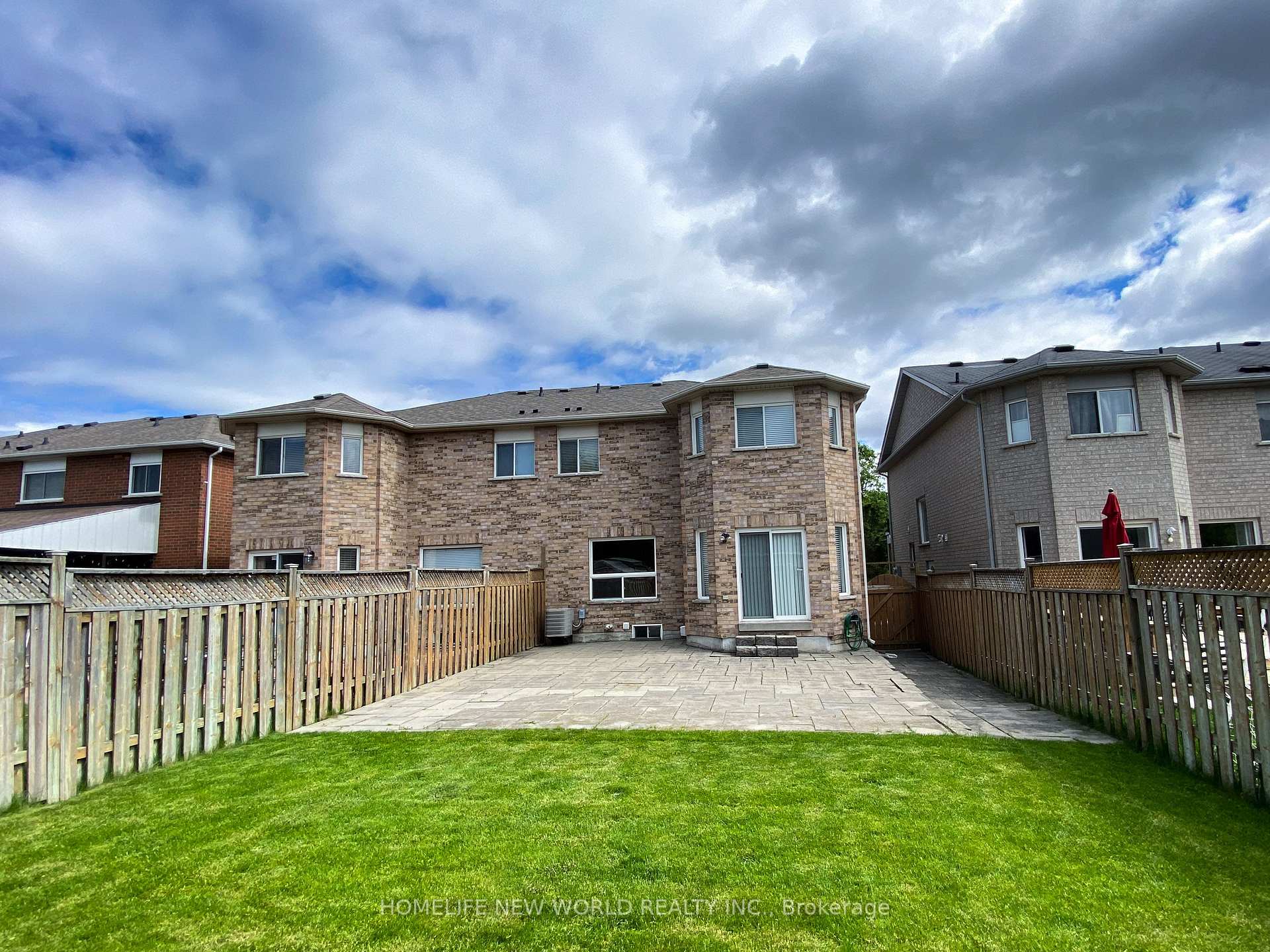 Photo 8 of Unit Main/Upper, 22 Corkwood Crescent, Vaughan, Maple — HOMEH