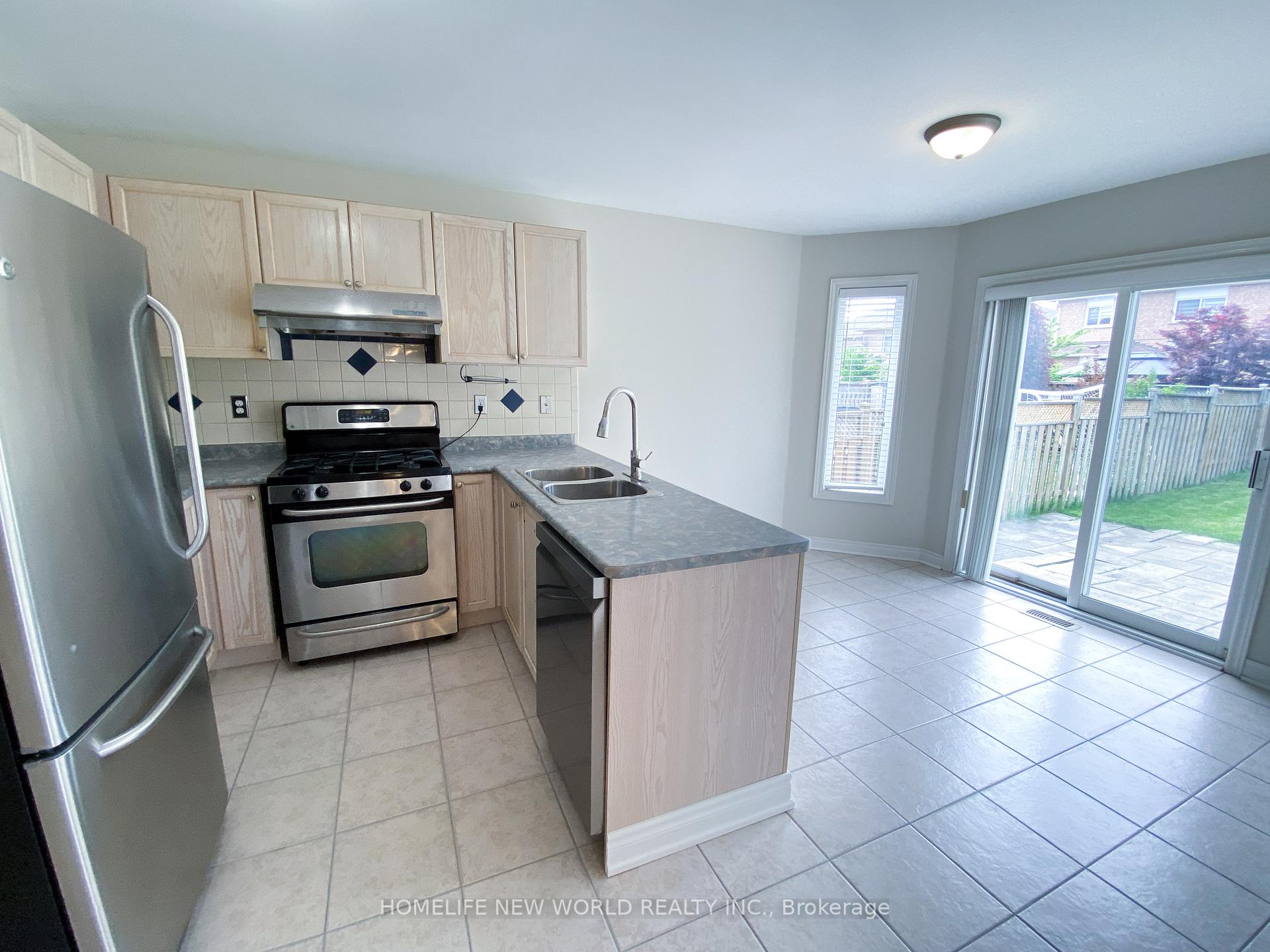 Photo 9 of Unit Main/Upper, 22 Corkwood Crescent, Vaughan, Maple — HOMEH