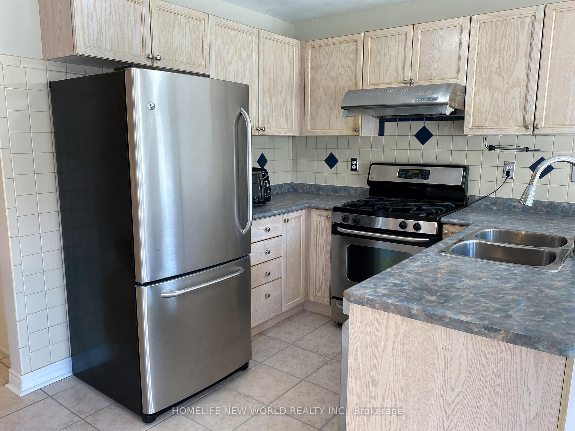 Photo 11 of Unit Main/Upper, 22 Corkwood Crescent, Vaughan, Maple — HOMEH