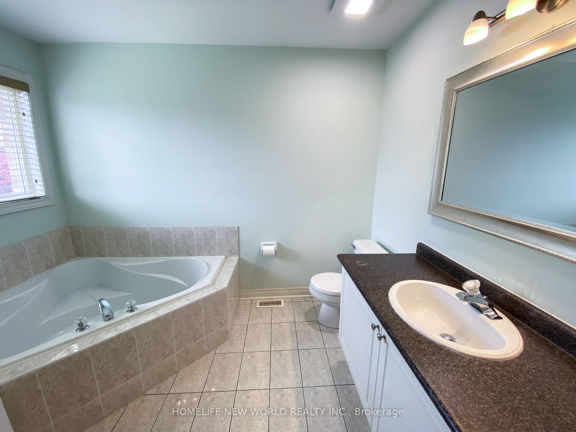 Photo 19 of Unit Main/Upper, 22 Corkwood Crescent, Vaughan, Maple — HOMEH