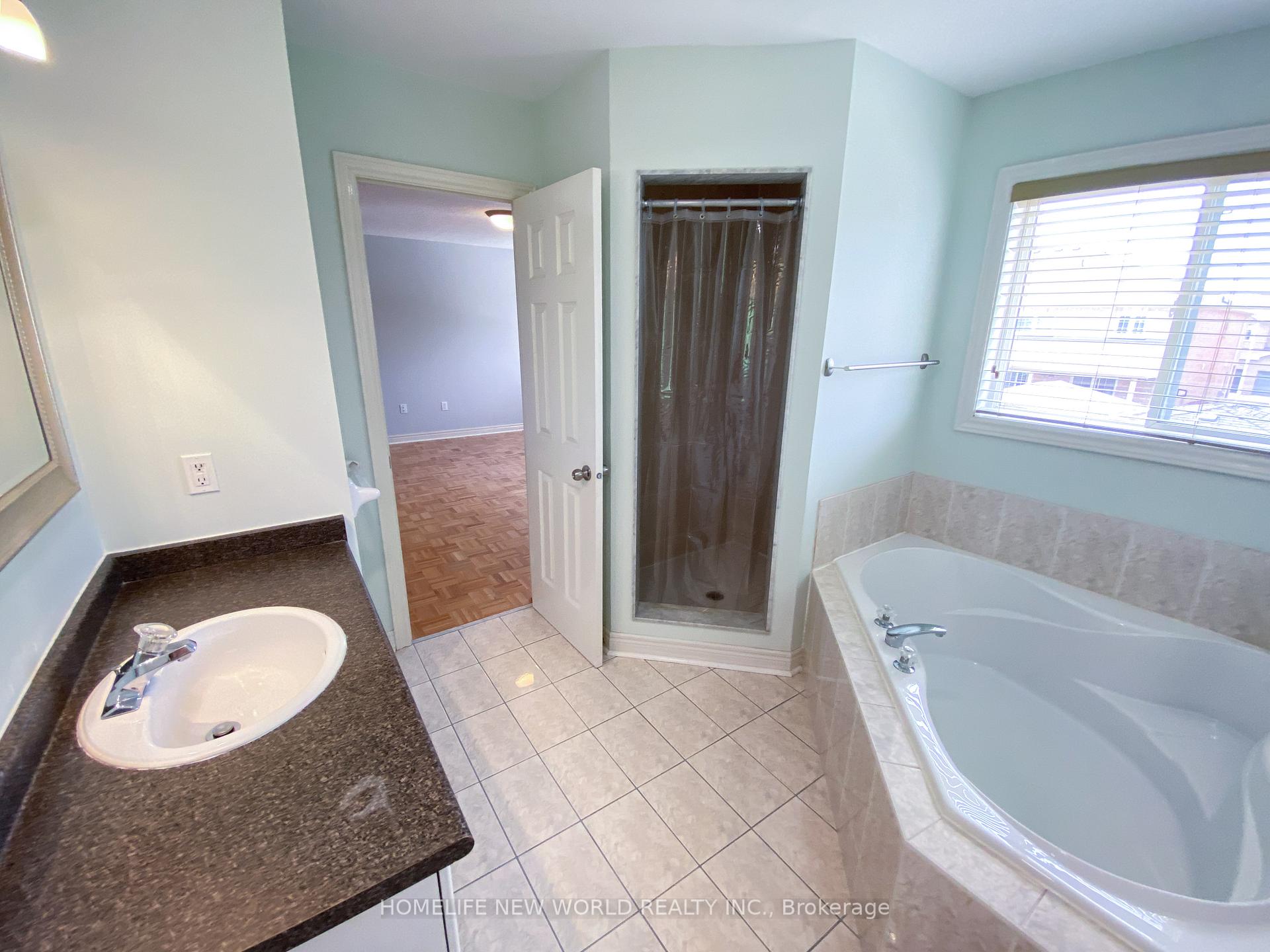 Photo 20 of Unit Main/Upper, 22 Corkwood Crescent, Vaughan, Maple — HOMEH