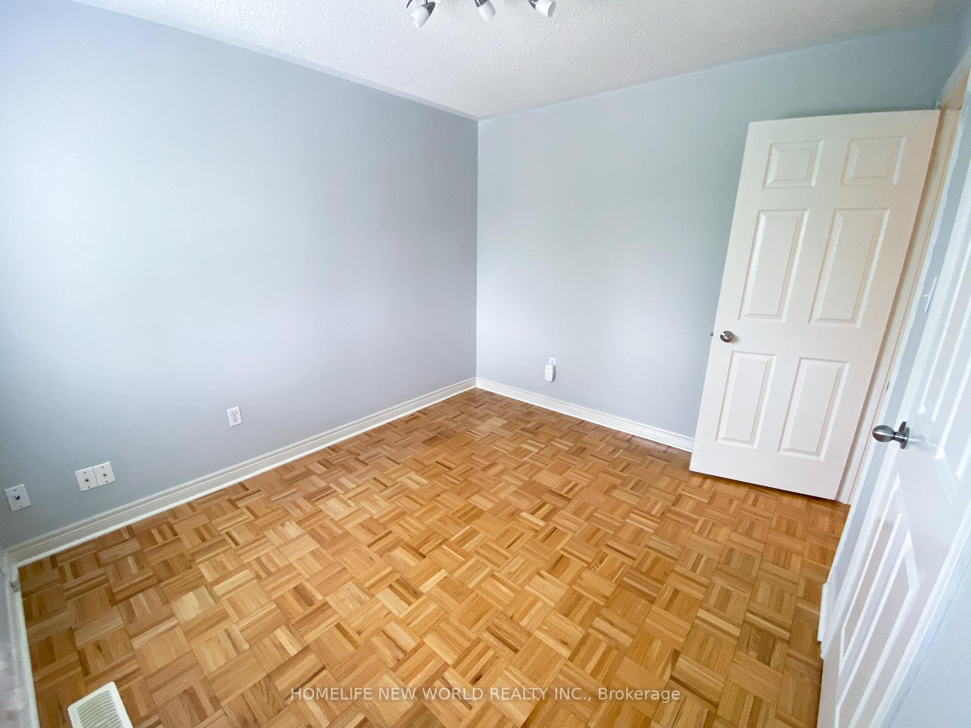 Photo 25 of Unit Main/Upper, 22 Corkwood Crescent, Vaughan, Maple — HOMEH