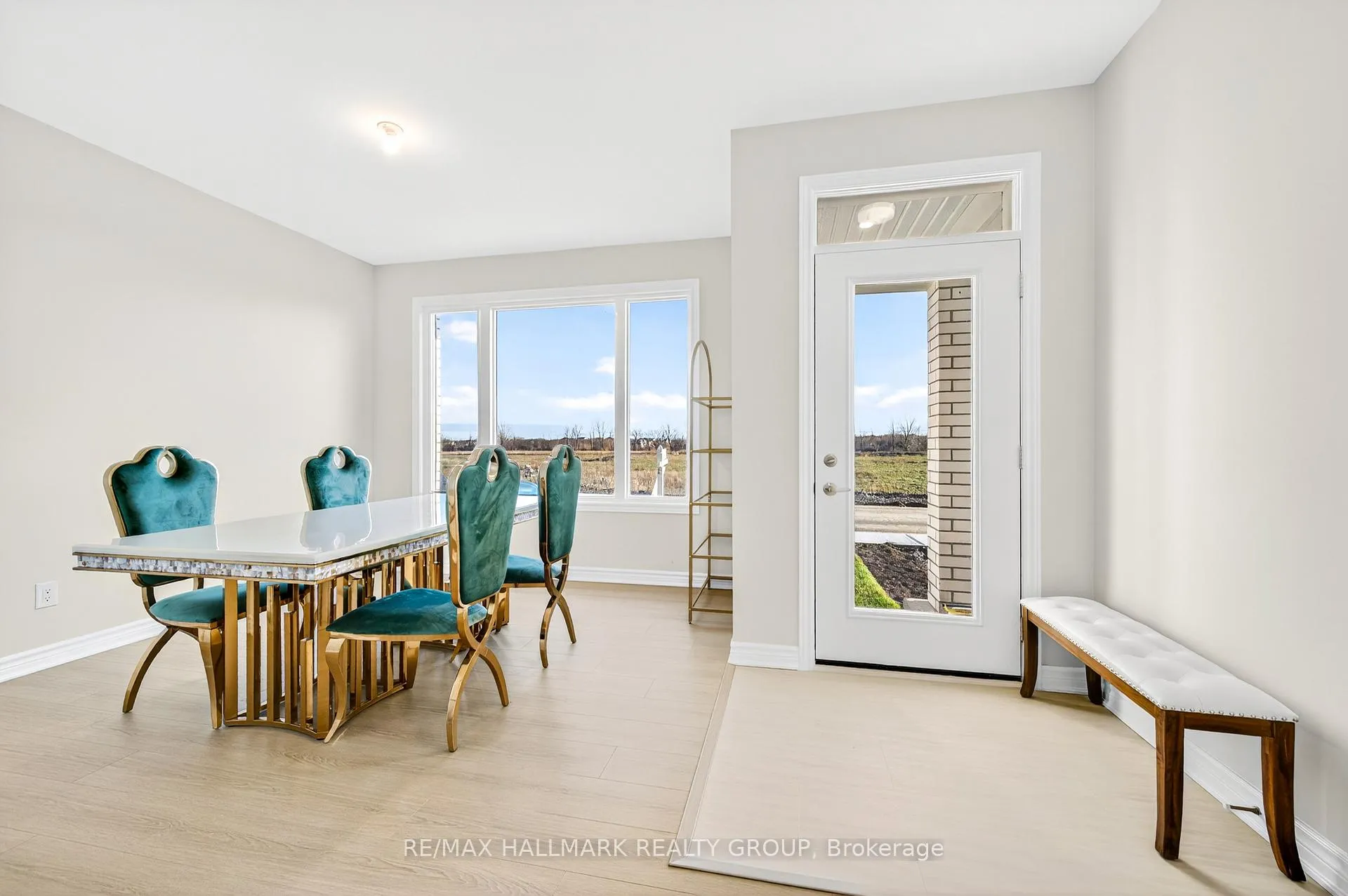Photo 2 of 258 Sapling Grove, Ottawa, Barrhaven - Heritage Park — HOMEH