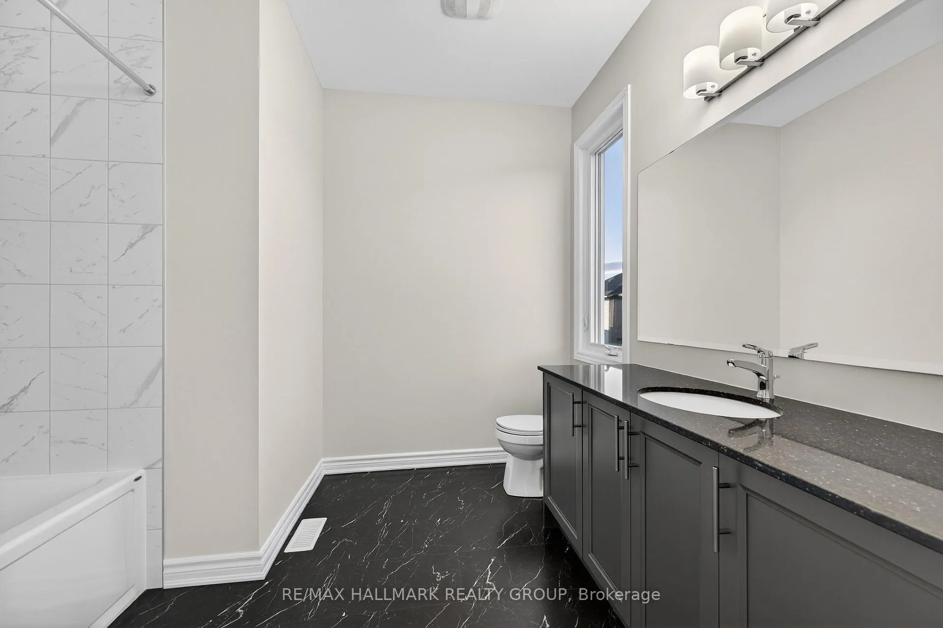Photo 12 of 258 Sapling Grove, Ottawa, Barrhaven - Heritage Park — HOMEH