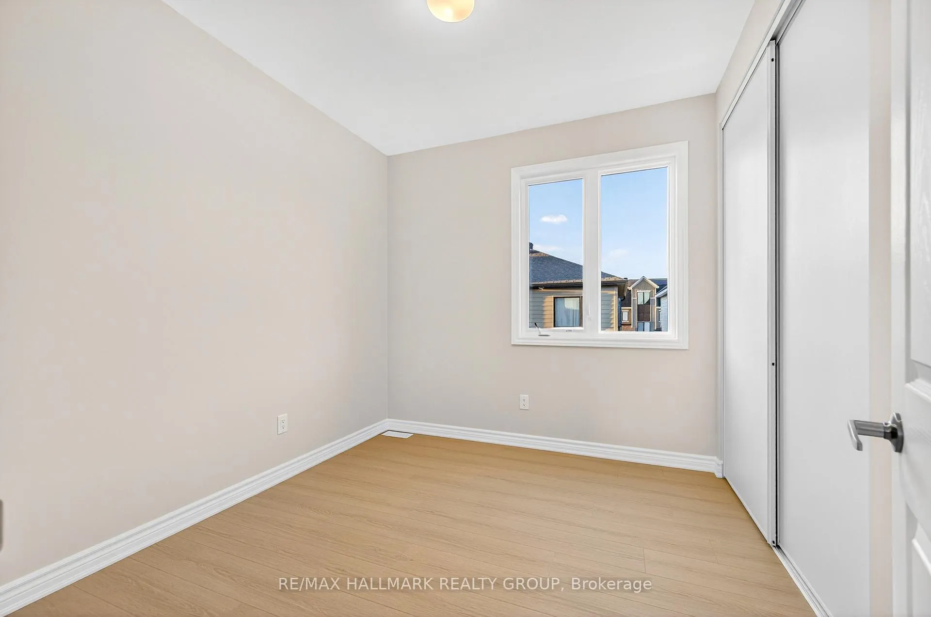 Photo 15 of 258 Sapling Grove, Ottawa, Barrhaven - Heritage Park — HOMEH