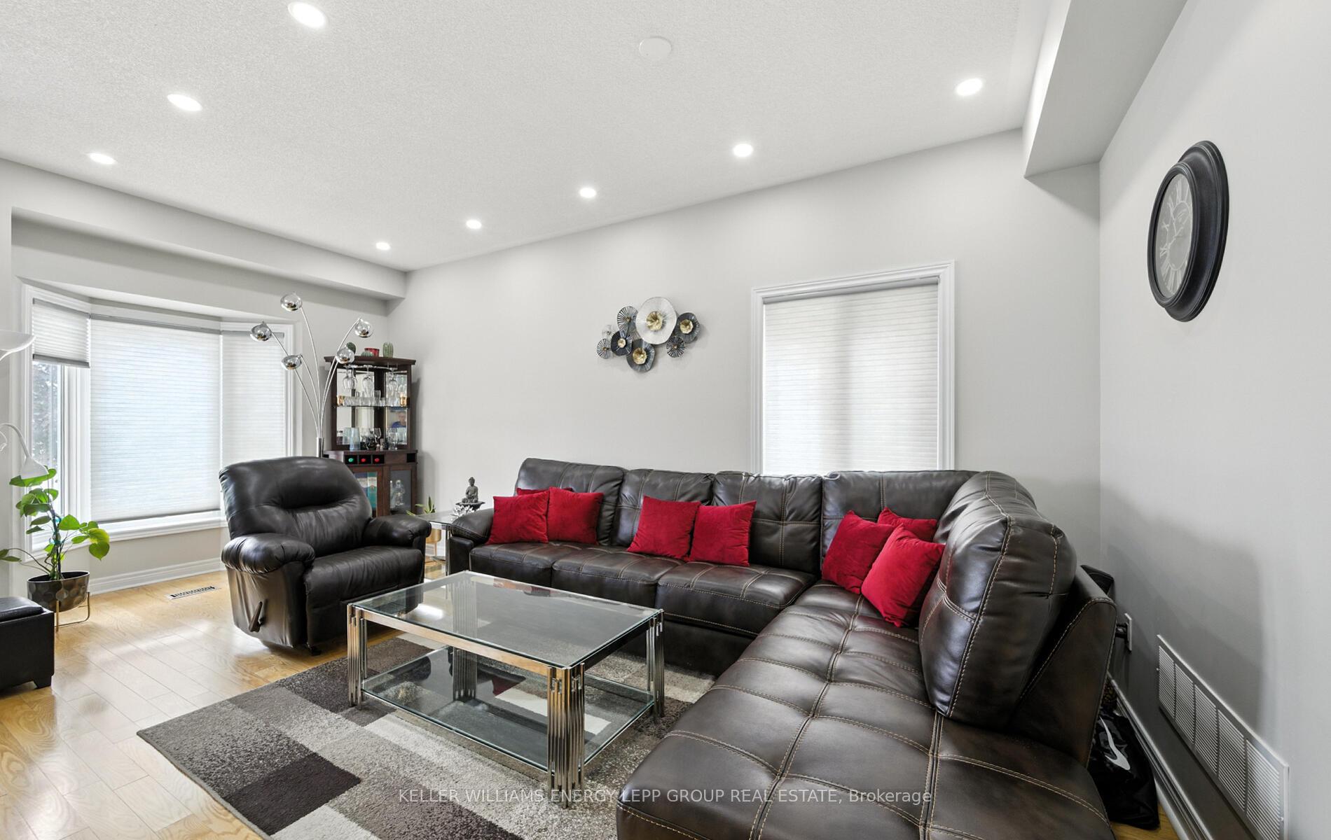 Photo 10 of 15 Bellotti Crescent, Ajax, Northeast Ajax — HOMEH