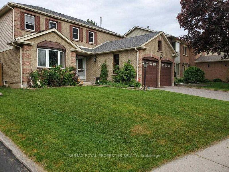 Photo 2 of 834 White Ash Drive, Whitby, Williamsburg — HOMEH