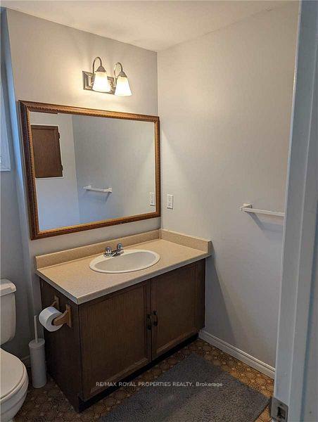 Photo 3 of 834 White Ash Drive, Whitby, Williamsburg — HOMEH
