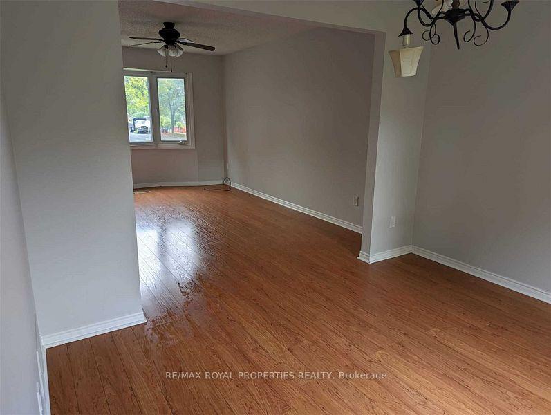 Photo 4 of 834 White Ash Drive, Whitby, Williamsburg — HOMEH