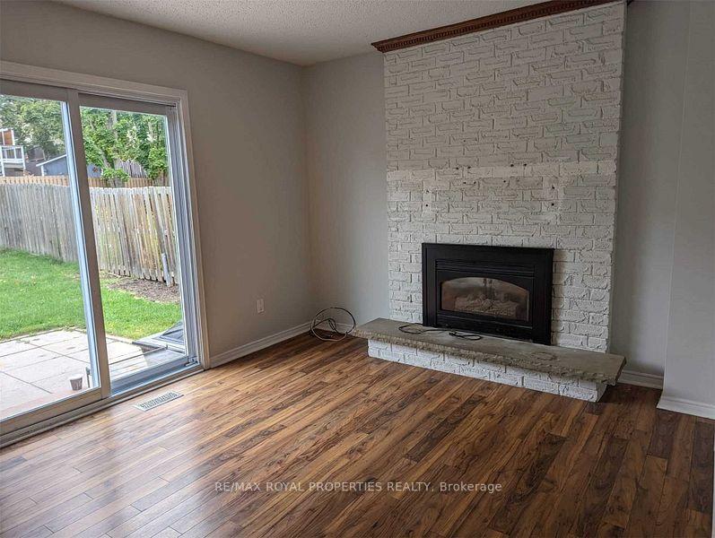 Photo 5 of 834 White Ash Drive, Whitby, Williamsburg — HOMEH