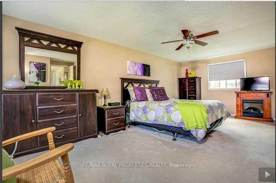 Photo 11 of 834 White Ash Drive, Whitby, Williamsburg — HOMEH