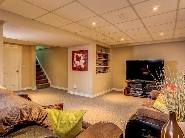 Photo 14 of 834 White Ash Drive, Whitby, Williamsburg — HOMEH
