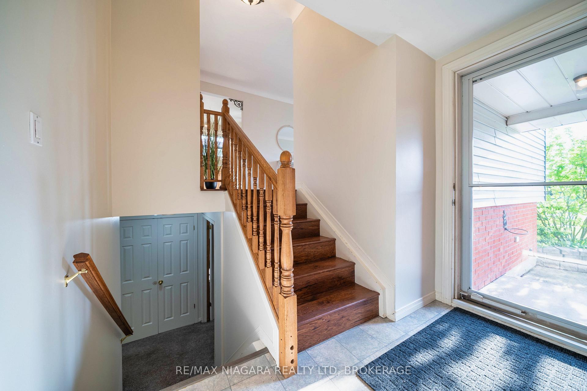 Photo 5 of 43 Pinehurst Drive, Welland, N. Welland — HOMEH