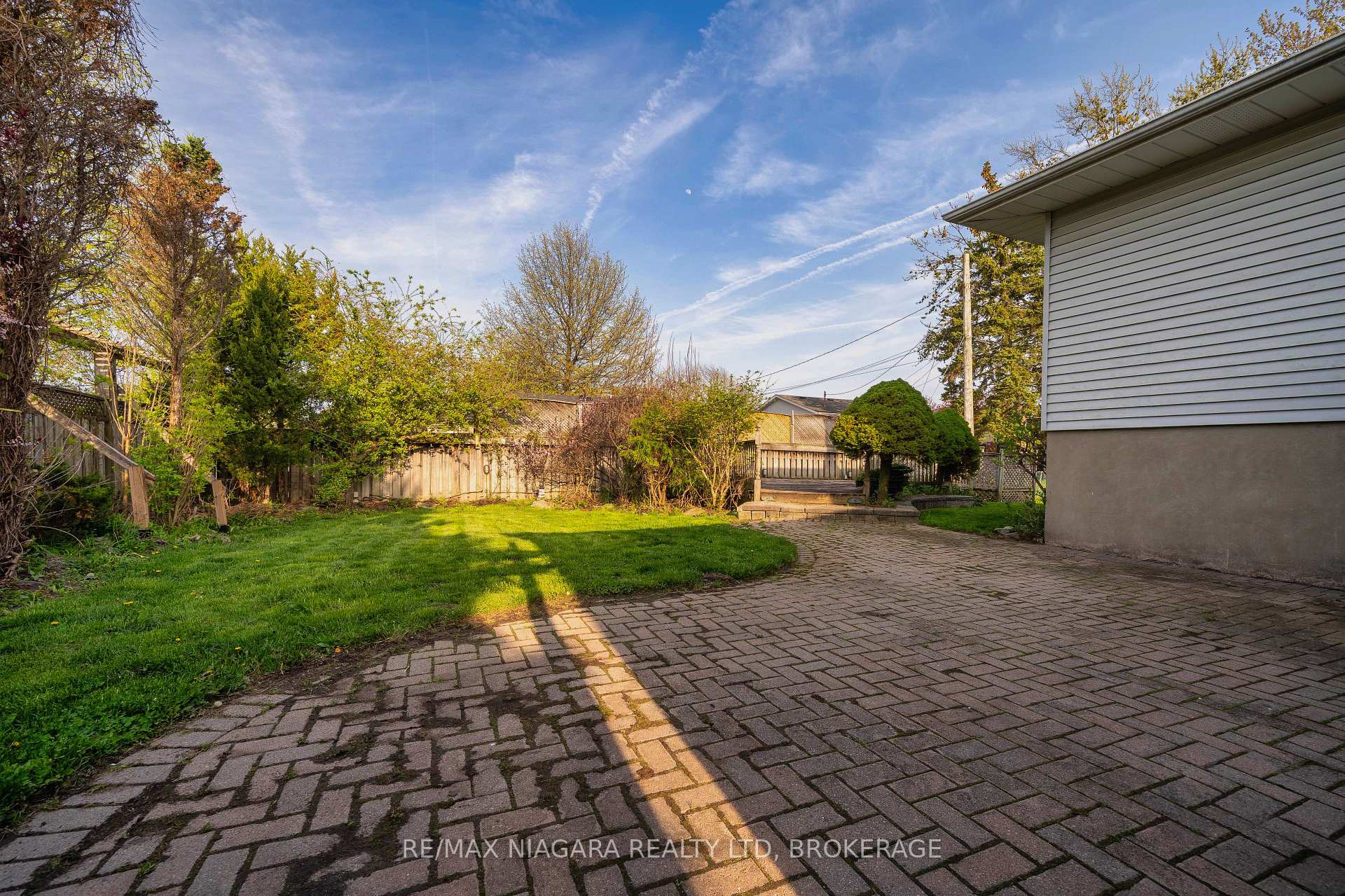 Photo 33 of 43 Pinehurst Drive, Welland, N. Welland — HOMEH
