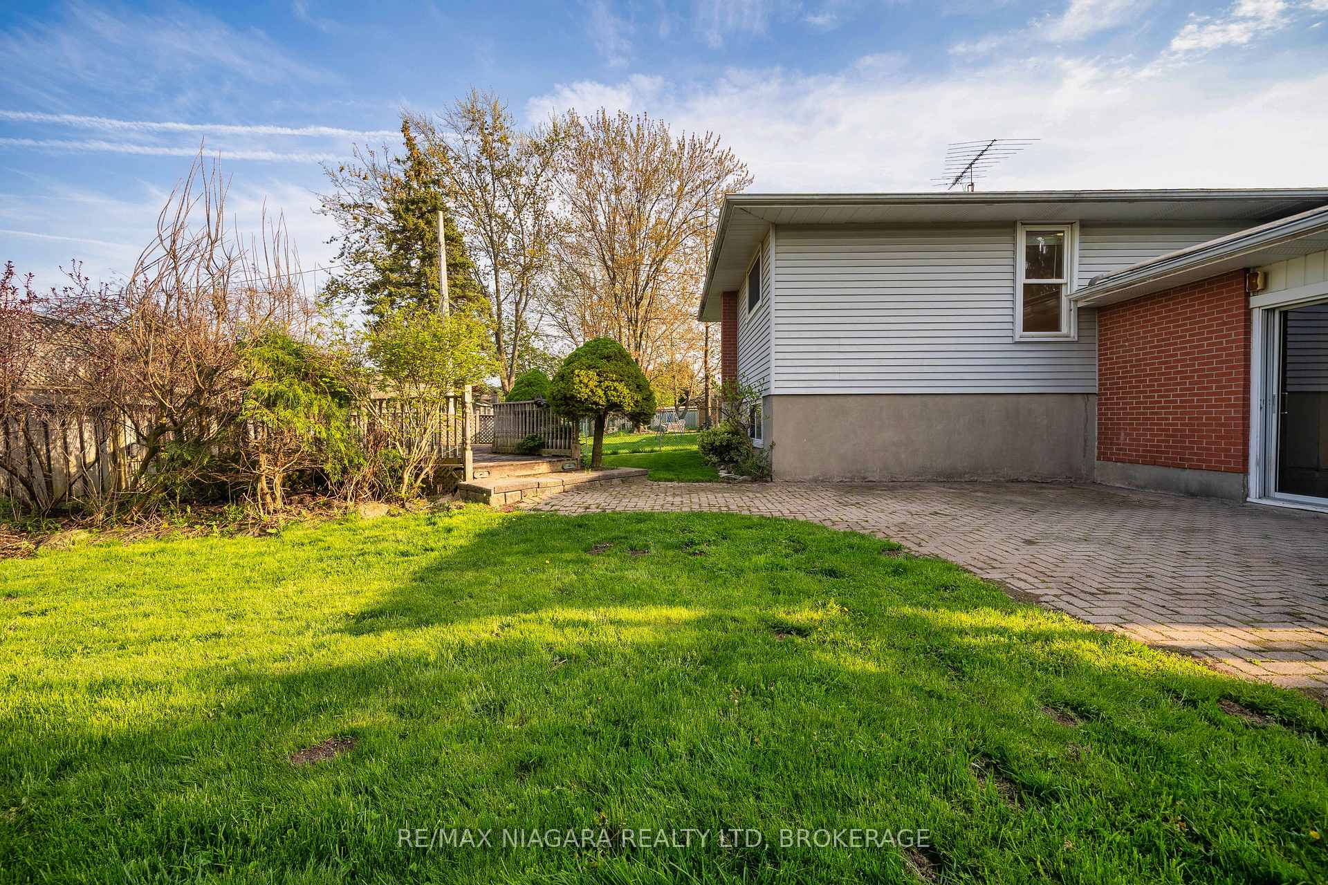 Photo 34 of 43 Pinehurst Drive, Welland, N. Welland — HOMEH