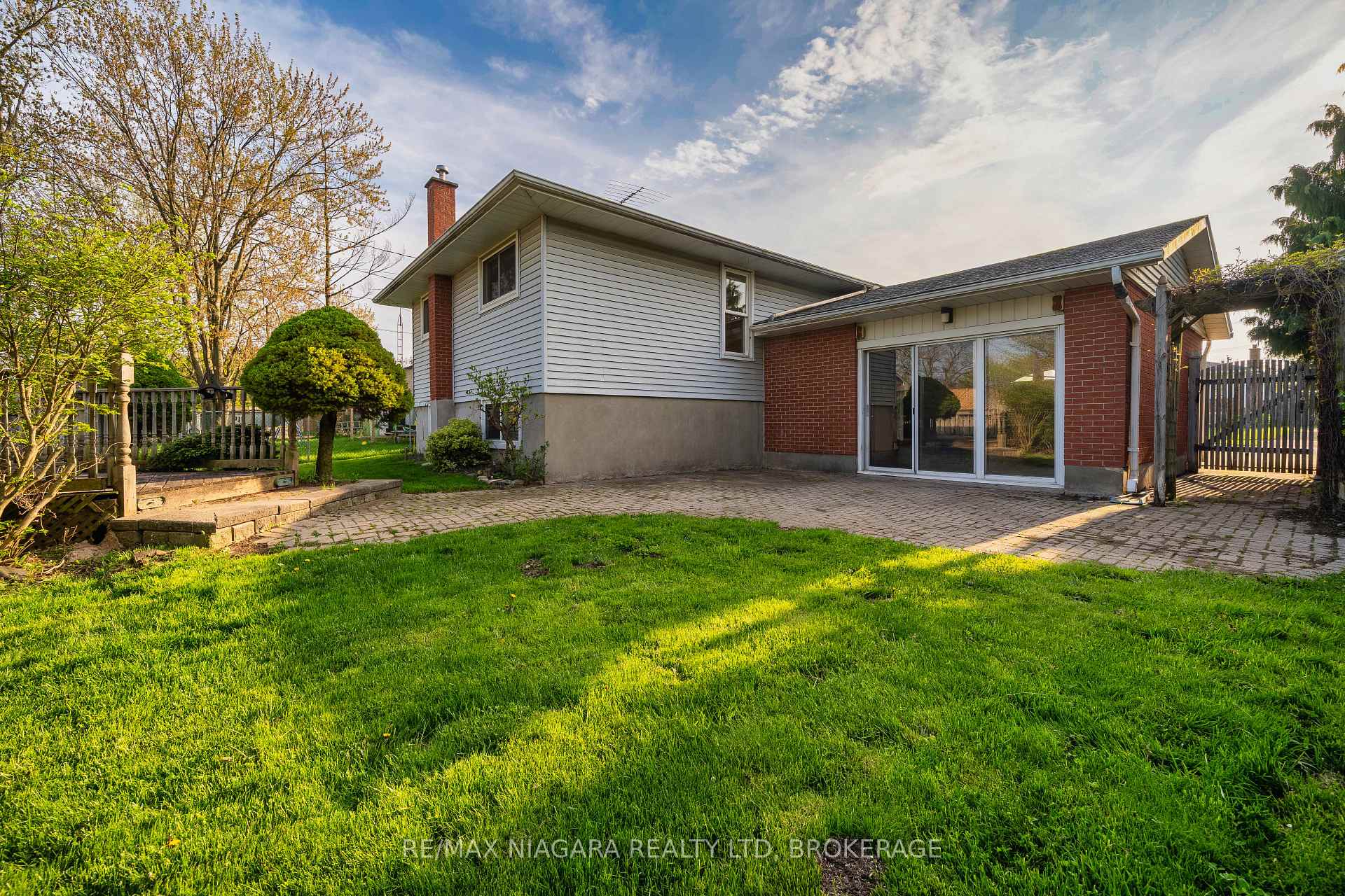 Photo 35 of 43 Pinehurst Drive, Welland, N. Welland — HOMEH
