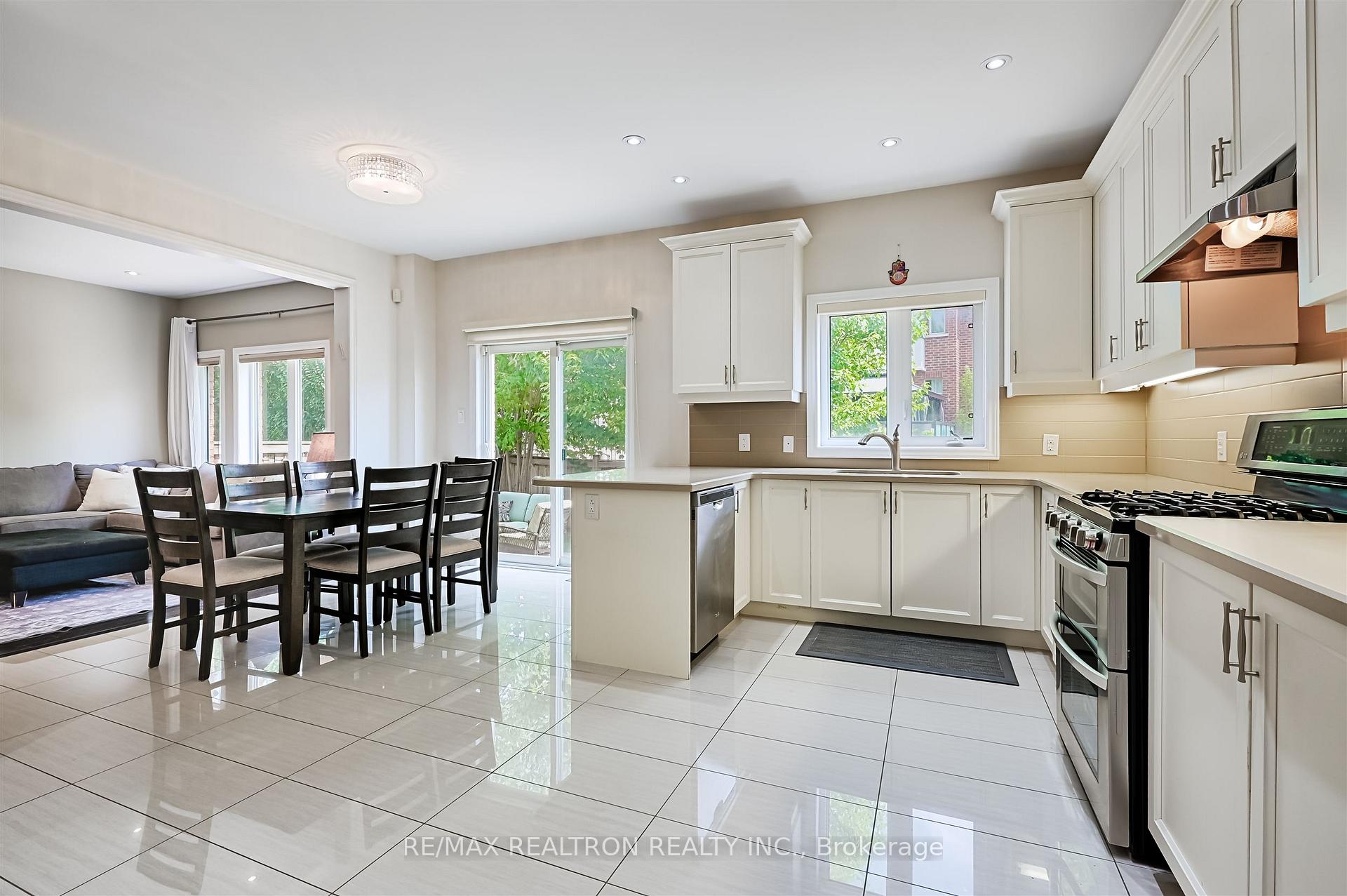 Photo 11 of 27 Ironbark Court, Vaughan, Patterson — HOMEH