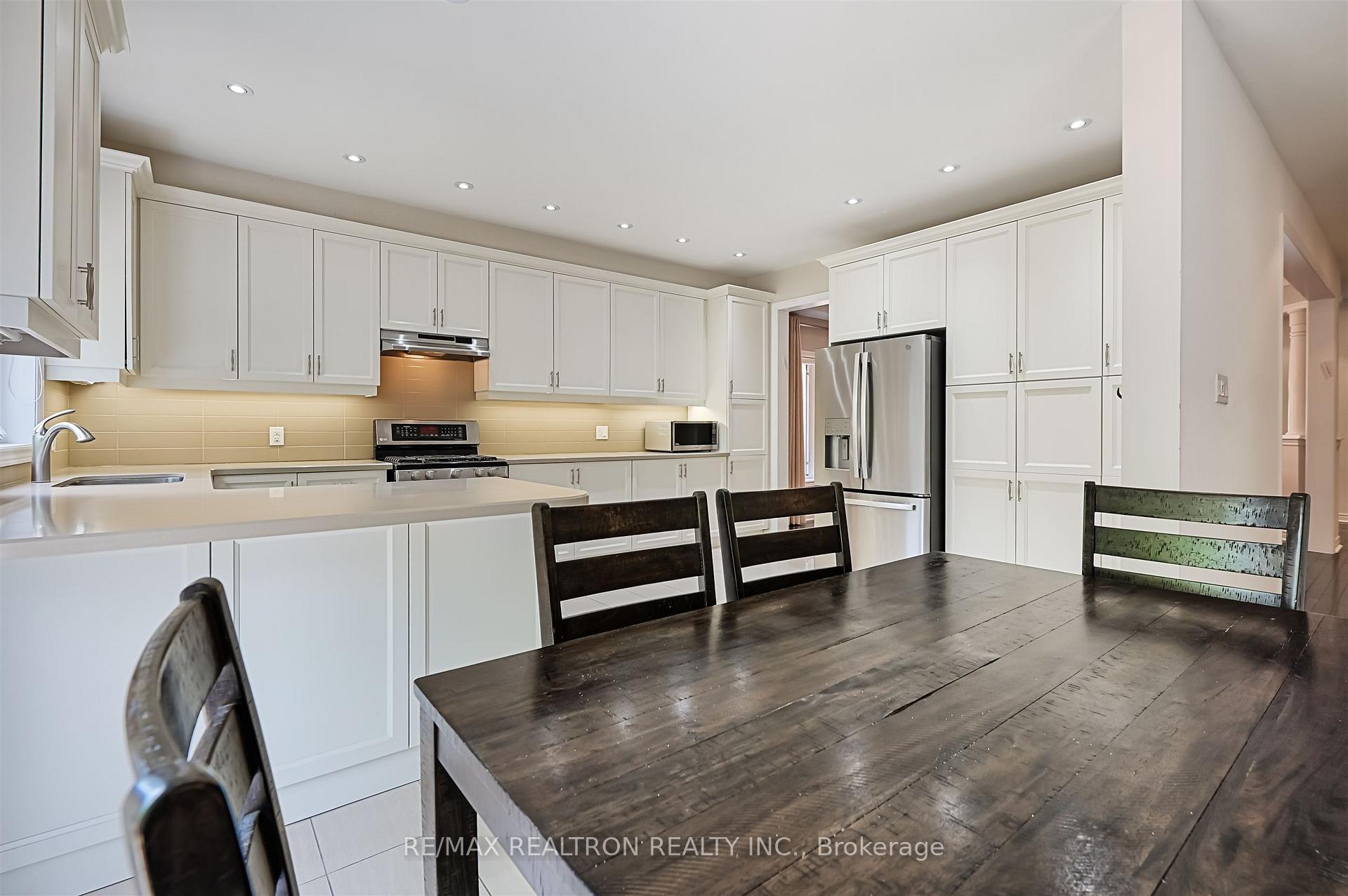 Photo 13 of 27 Ironbark Court, Vaughan, Patterson — HOMEH