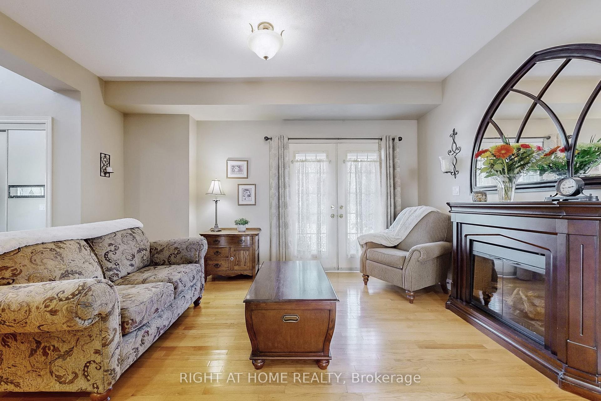 Photo 11 of 58 Mikayla Crescent, Whitby, Brooklin — HOMEH