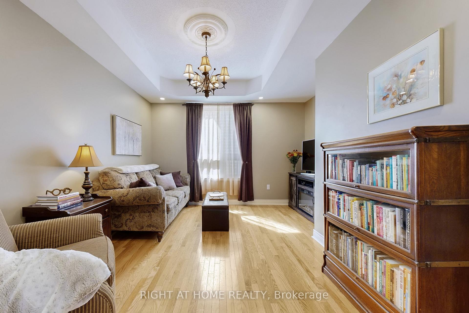 Photo 13 of 58 Mikayla Crescent, Whitby, Brooklin — HOMEH
