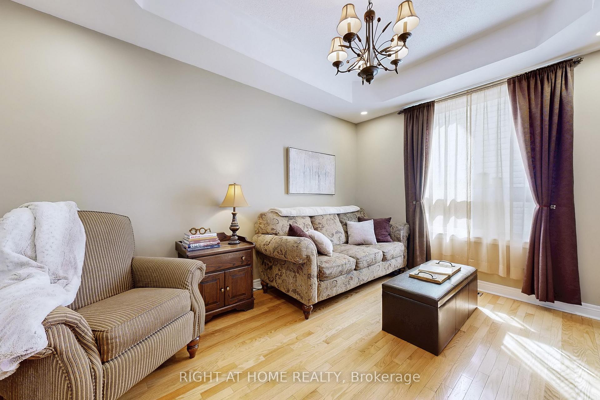 Photo 14 of 58 Mikayla Crescent, Whitby, Brooklin — HOMEH