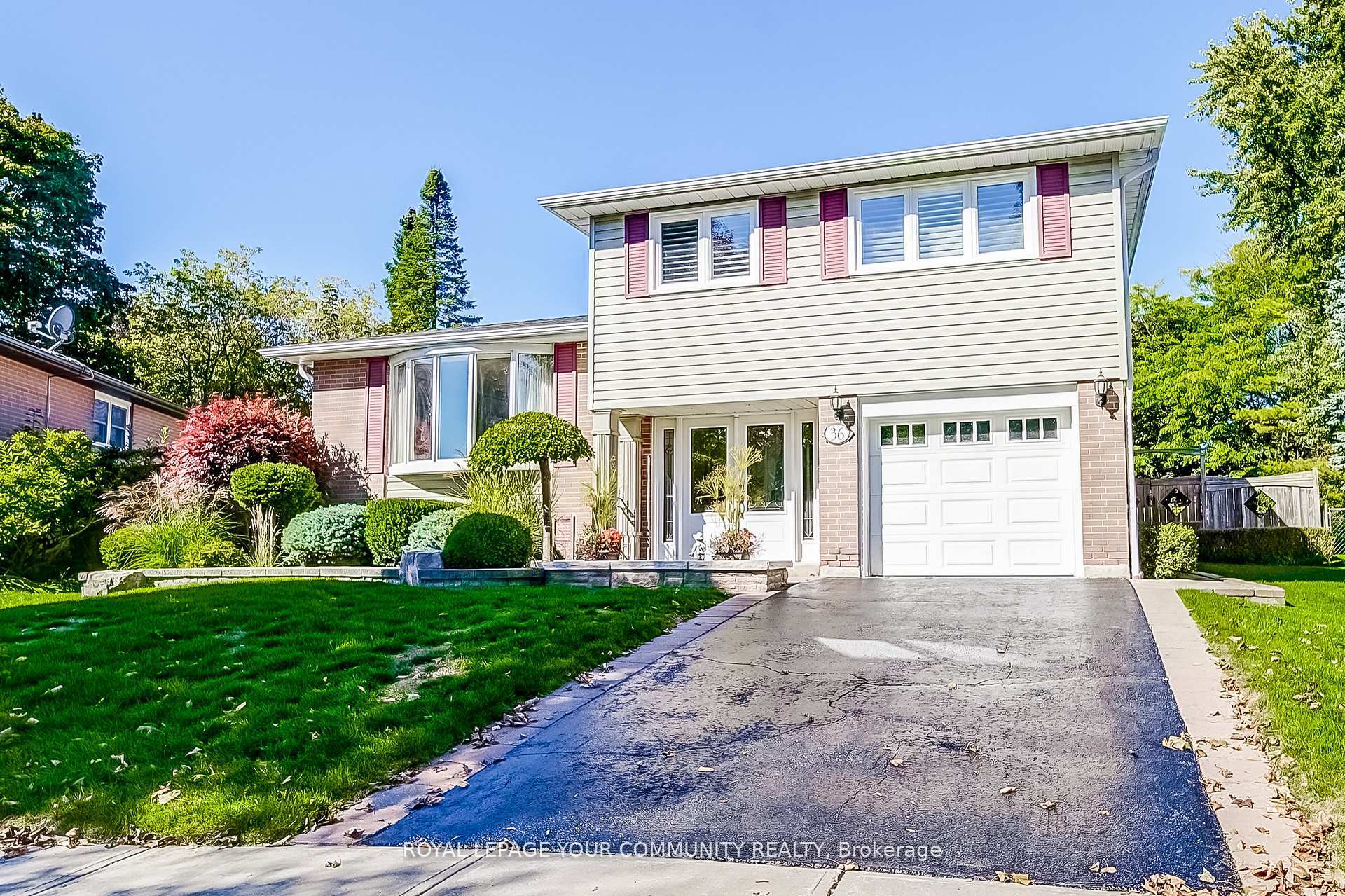 Photo 2 of 36 Devins Drive, Aurora, Aurora Heights — HOMEH
