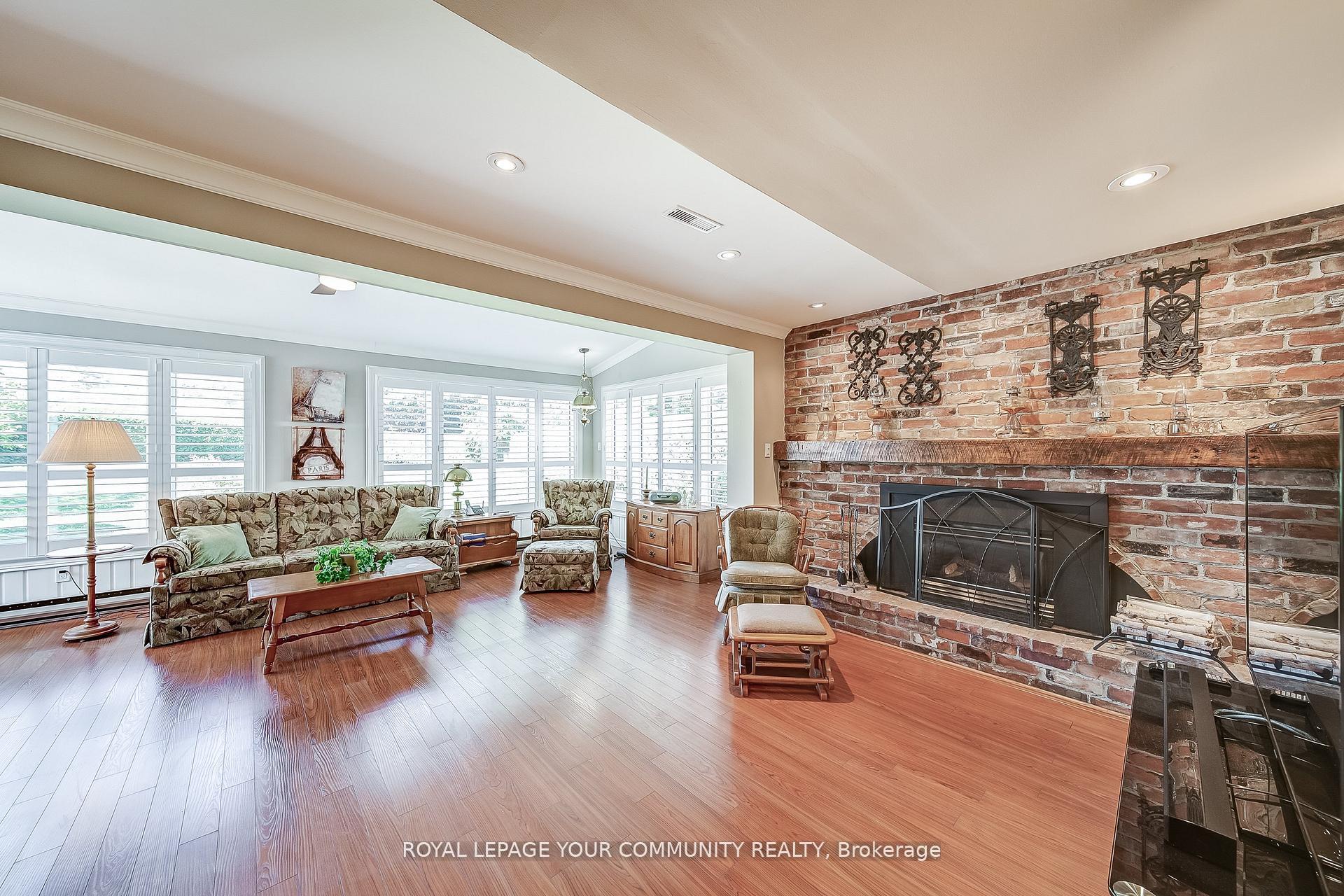 Photo 3 of 36 Devins Drive, Aurora, Aurora Heights — HOMEH