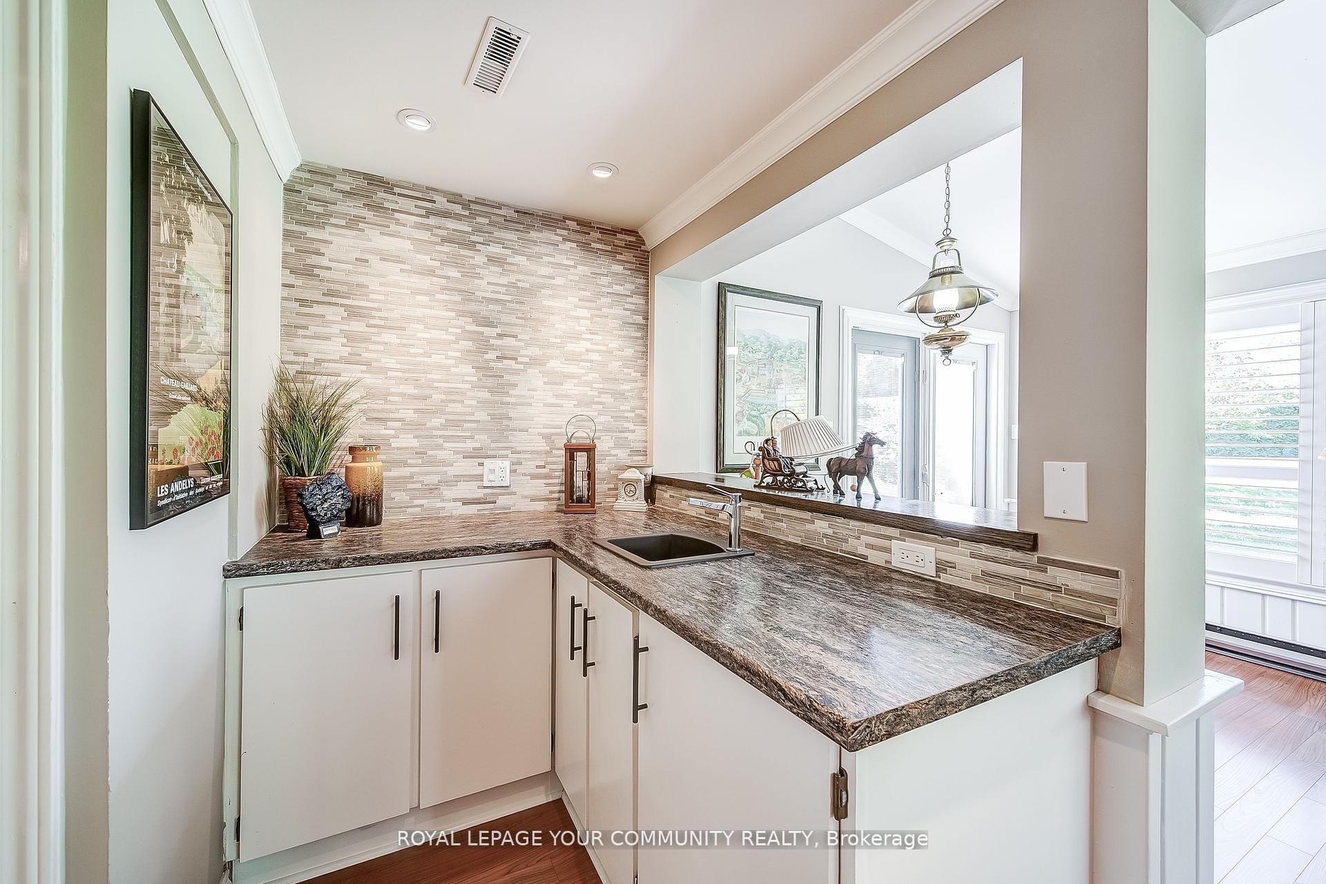 Photo 4 of 36 Devins Drive, Aurora, Aurora Heights — HOMEH
