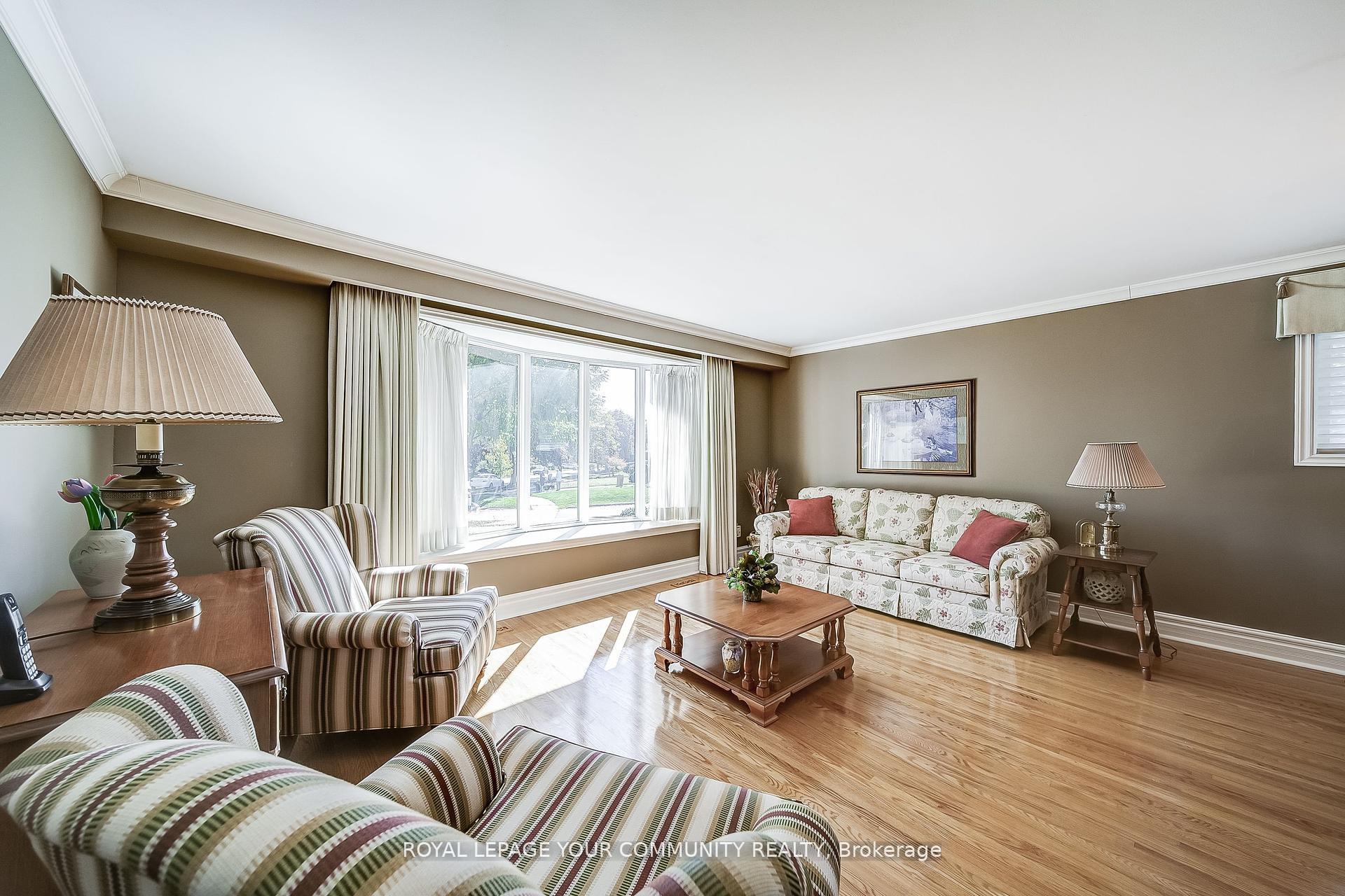 Photo 32 of 36 Devins Drive, Aurora, Aurora Heights — HOMEH