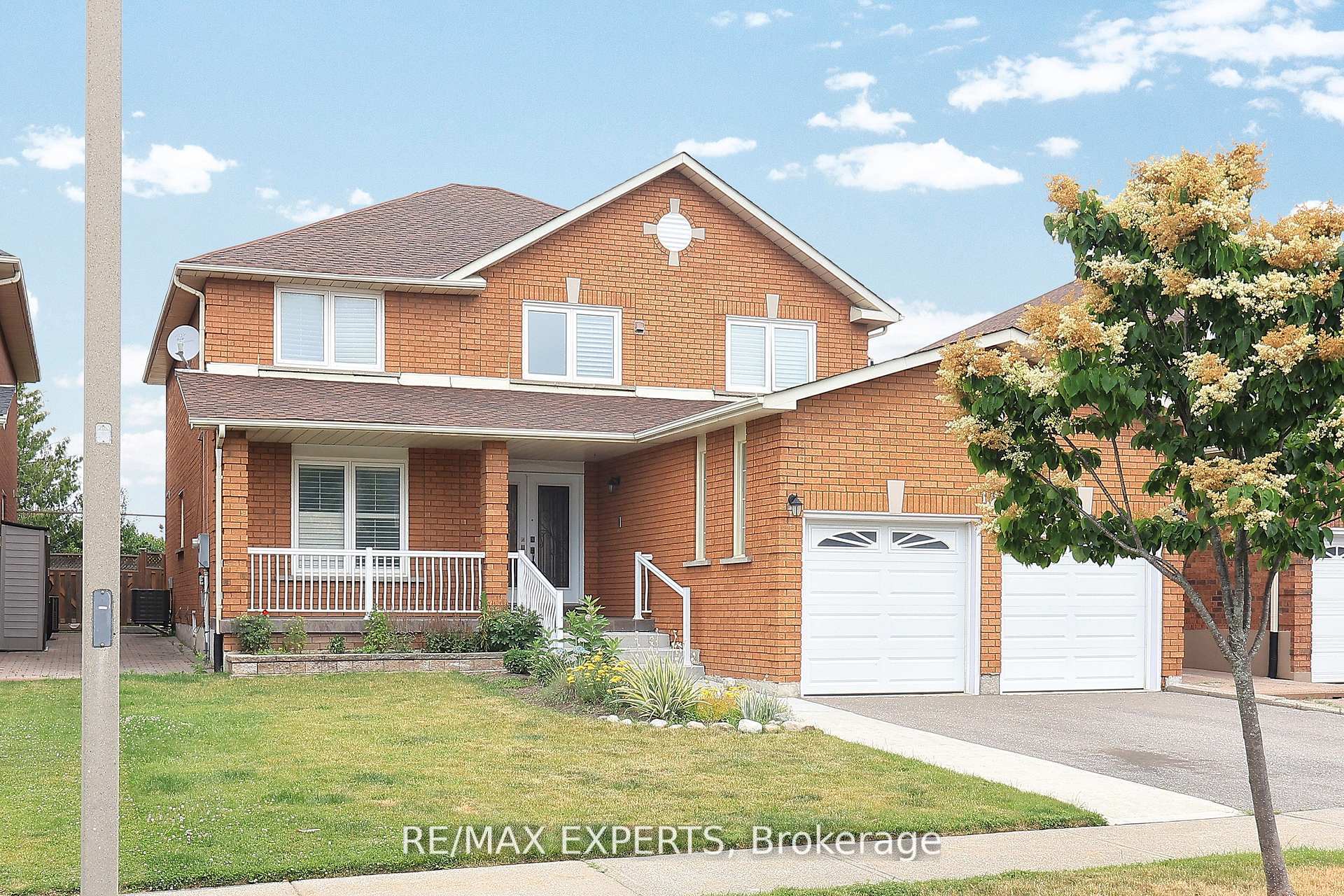 Photo 3 of 129 Father Ermanno Crescent, Vaughan, East Woodbridge — HOMEH