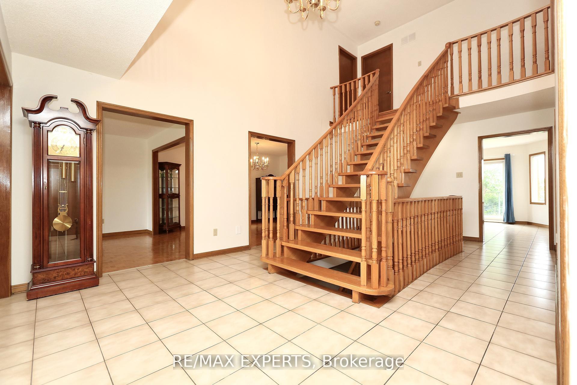 Photo 6 of 129 Father Ermanno Crescent, Vaughan, East Woodbridge — HOMEH