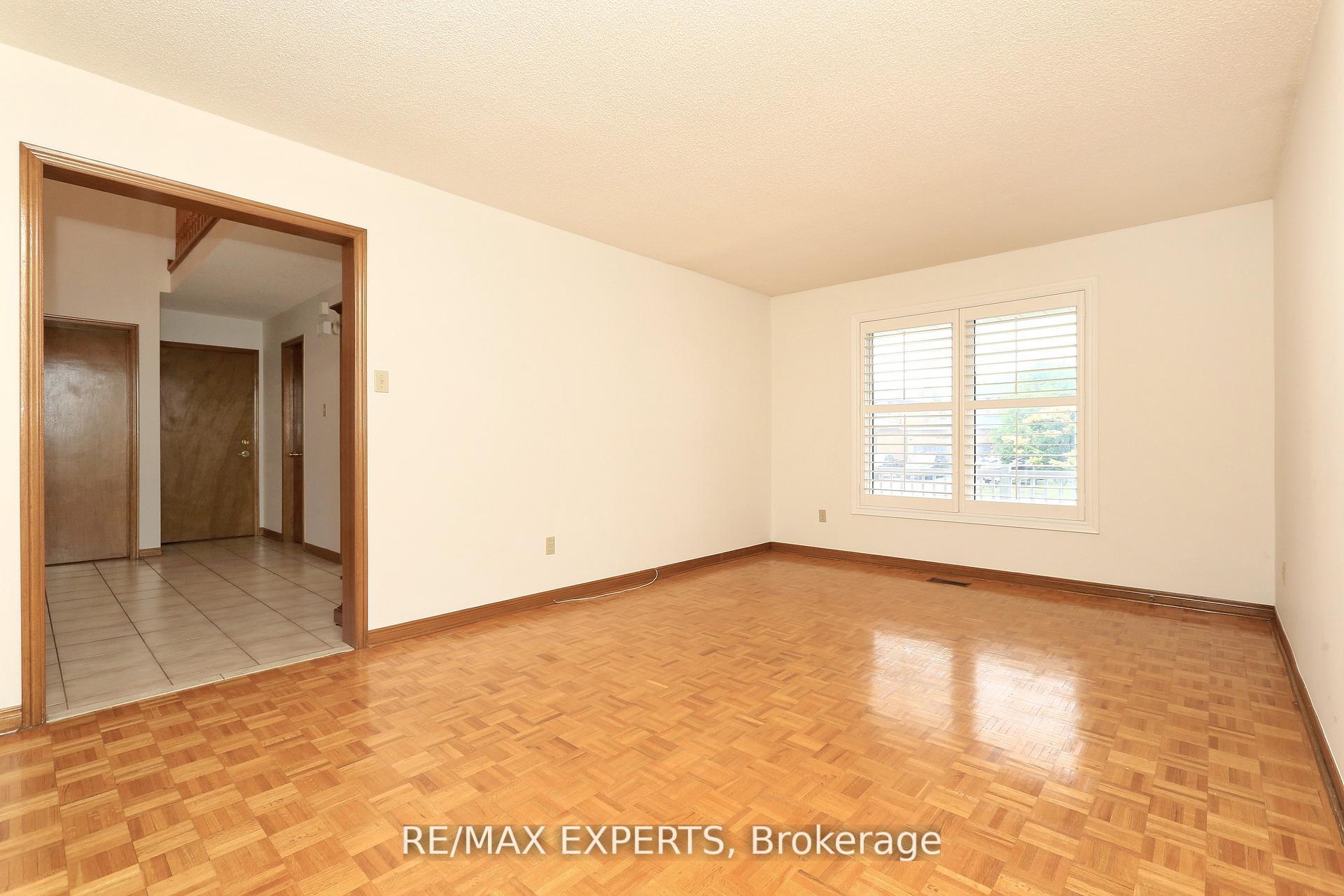 Photo 8 of 129 Father Ermanno Crescent, Vaughan, East Woodbridge — HOMEH