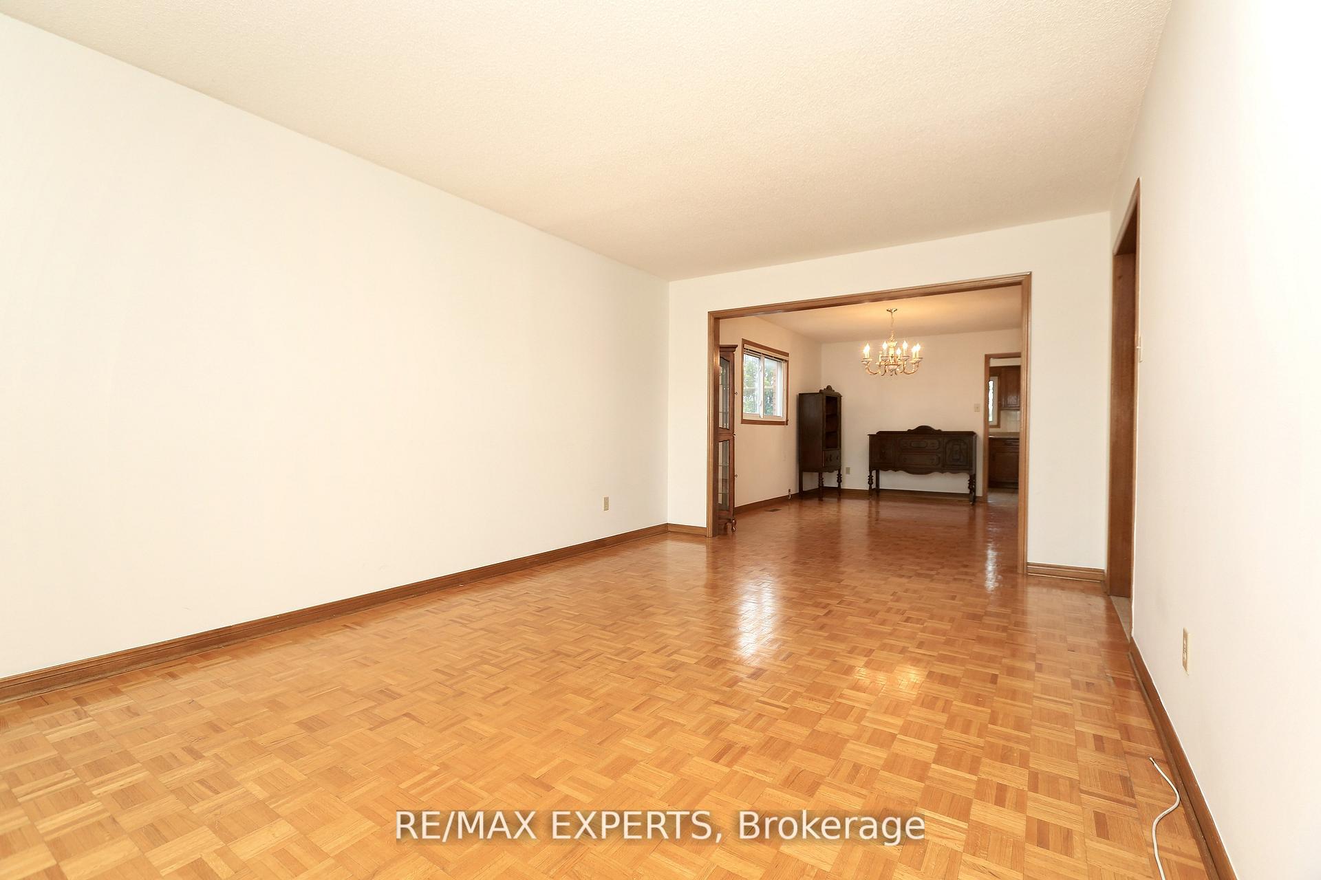 Photo 10 of 129 Father Ermanno Crescent, Vaughan, East Woodbridge — HOMEH