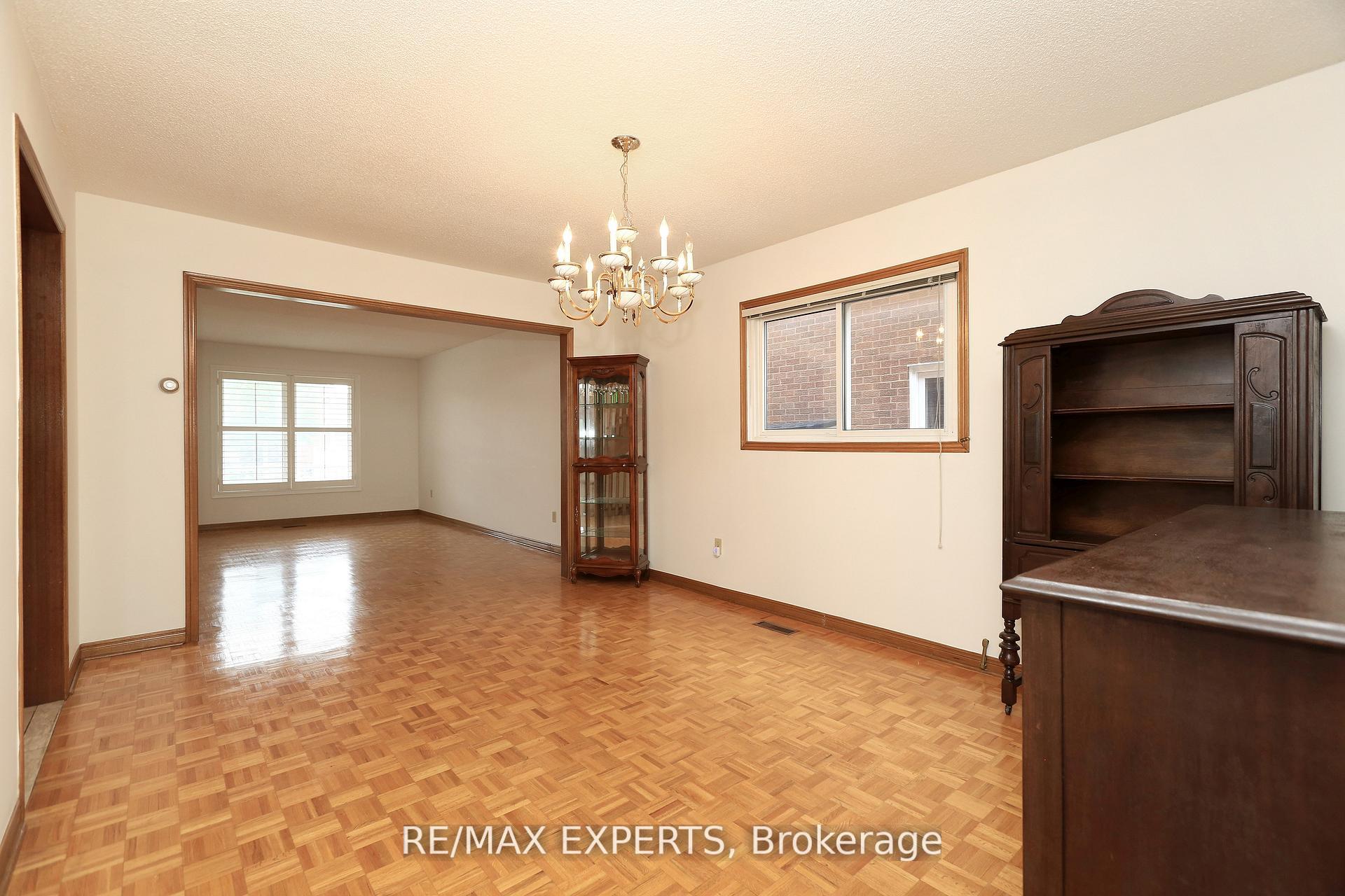 Photo 11 of 129 Father Ermanno Crescent, Vaughan, East Woodbridge — HOMEH
