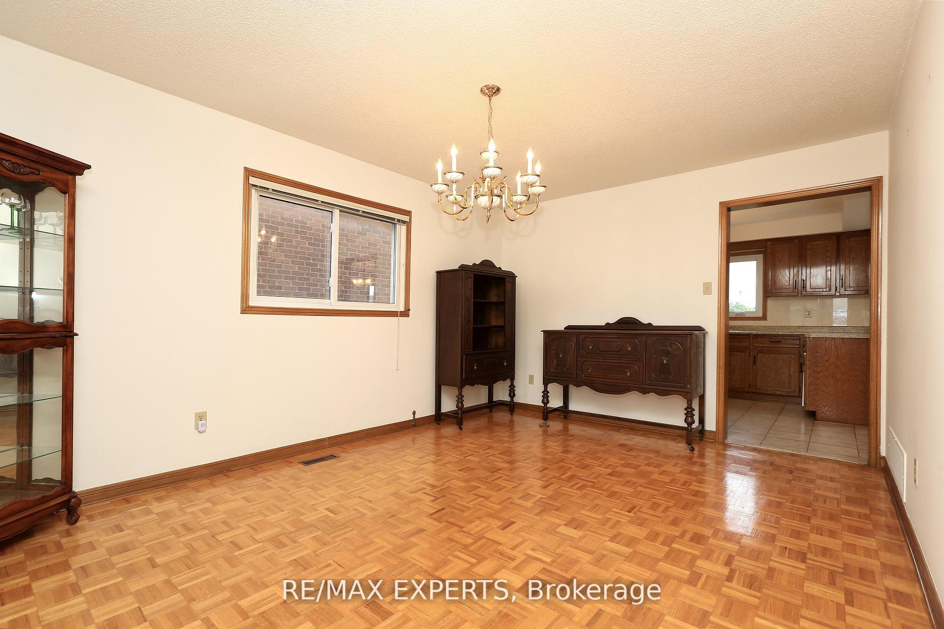 Photo 12 of 129 Father Ermanno Crescent, Vaughan, East Woodbridge — HOMEH