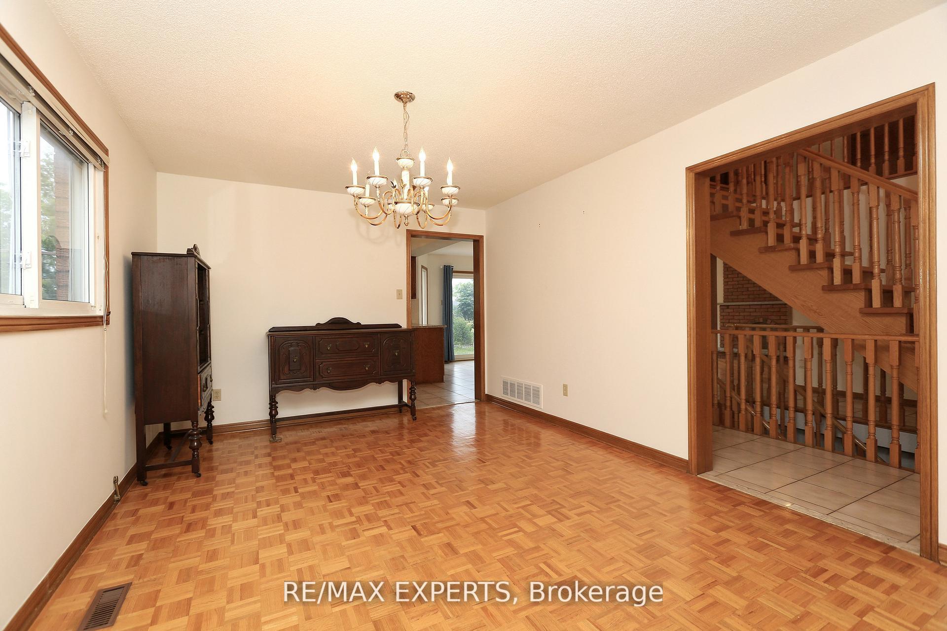 Photo 13 of 129 Father Ermanno Crescent, Vaughan, East Woodbridge — HOMEH