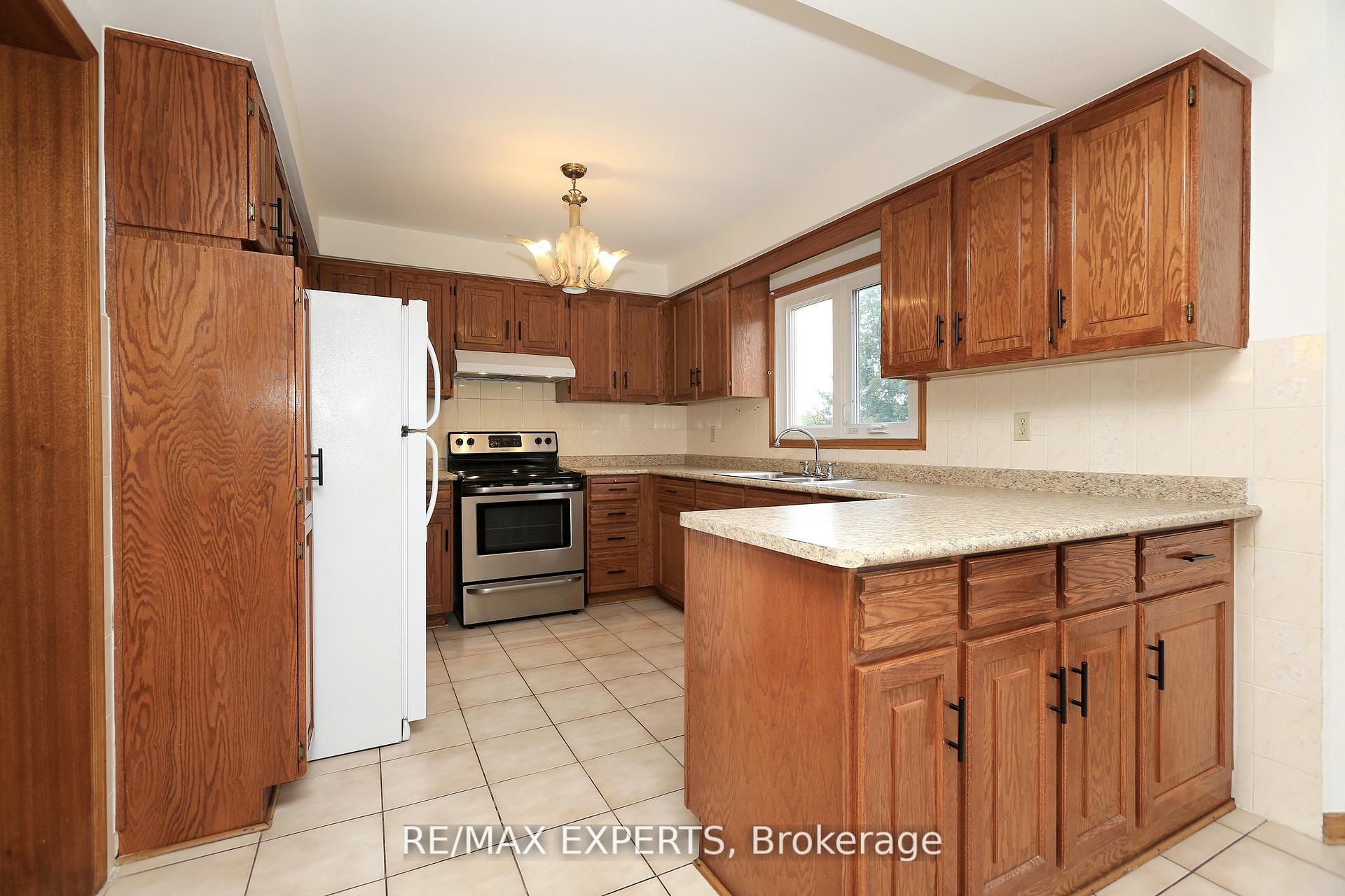 Photo 15 of 129 Father Ermanno Crescent, Vaughan, East Woodbridge — HOMEH