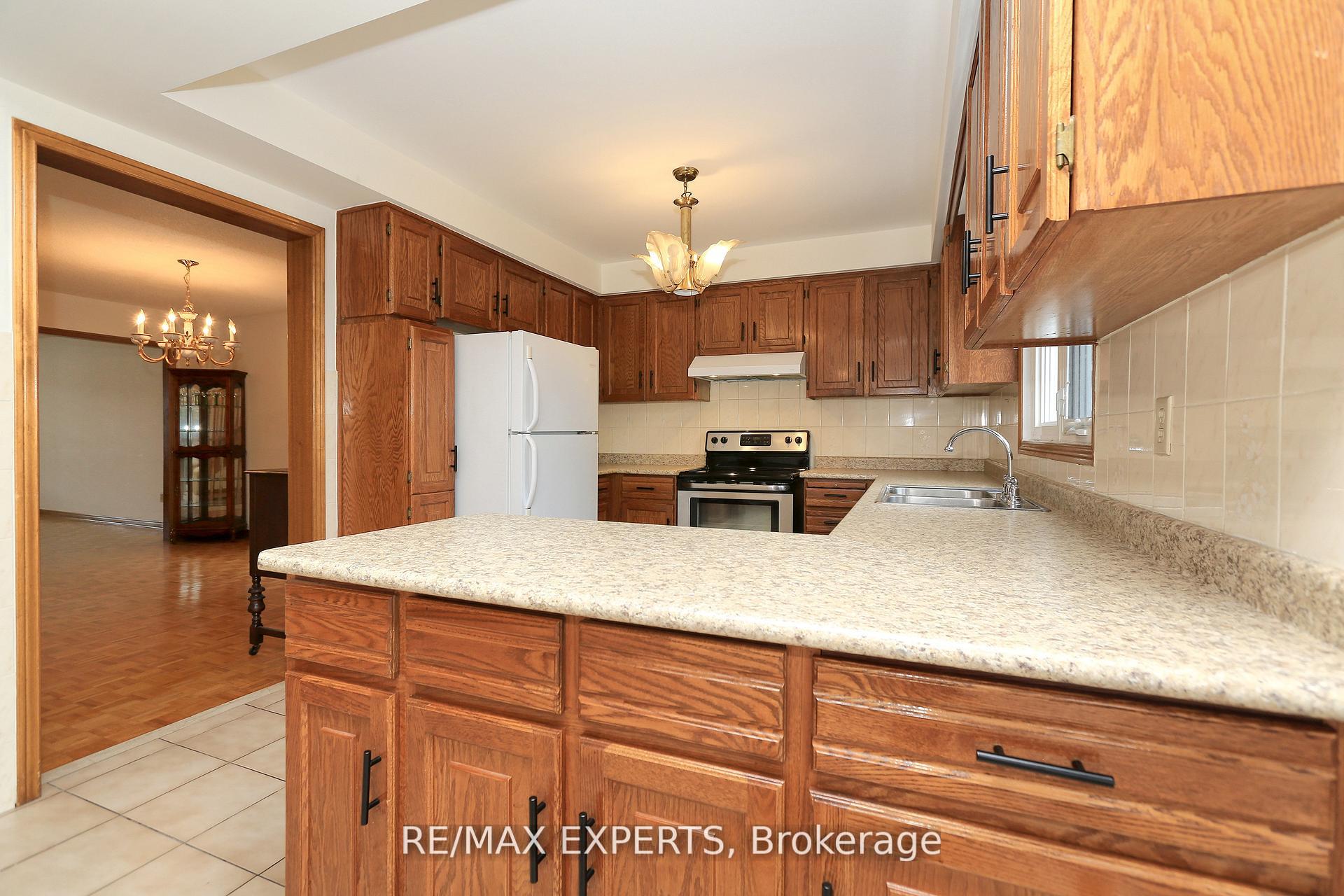 Photo 16 of 129 Father Ermanno Crescent, Vaughan, East Woodbridge — HOMEH