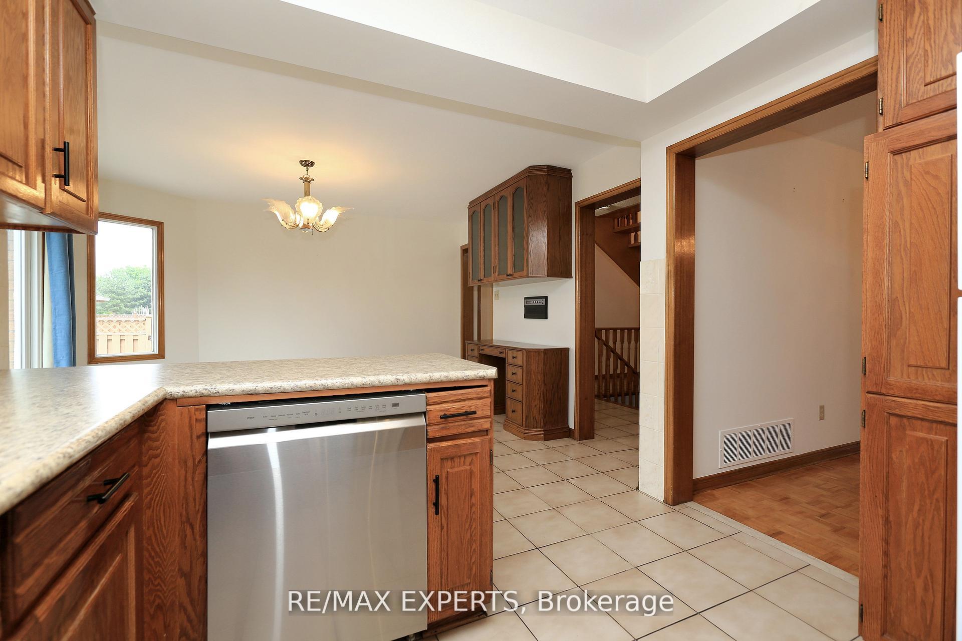 Photo 18 of 129 Father Ermanno Crescent, Vaughan, East Woodbridge — HOMEH