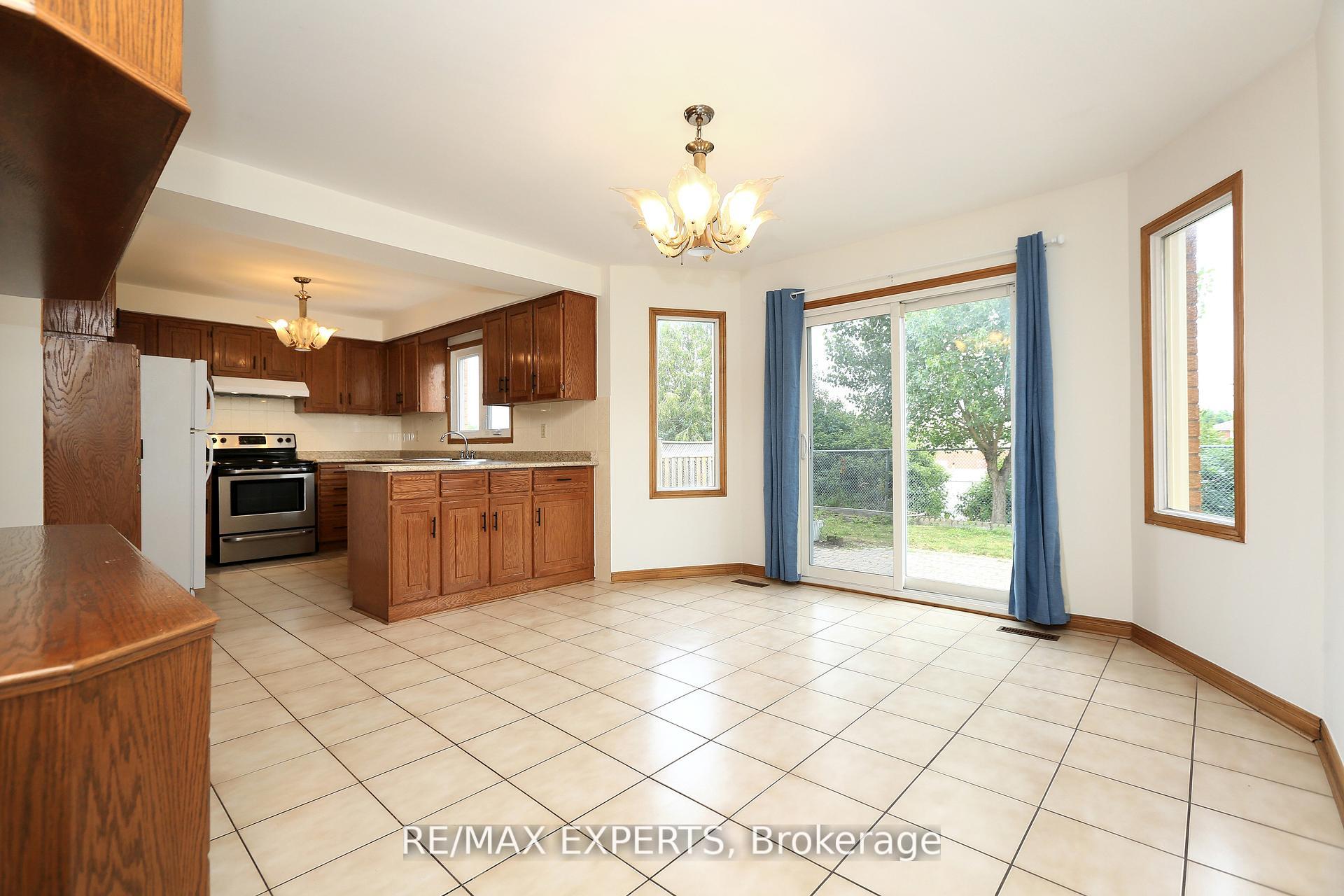 Photo 19 of 129 Father Ermanno Crescent, Vaughan, East Woodbridge — HOMEH