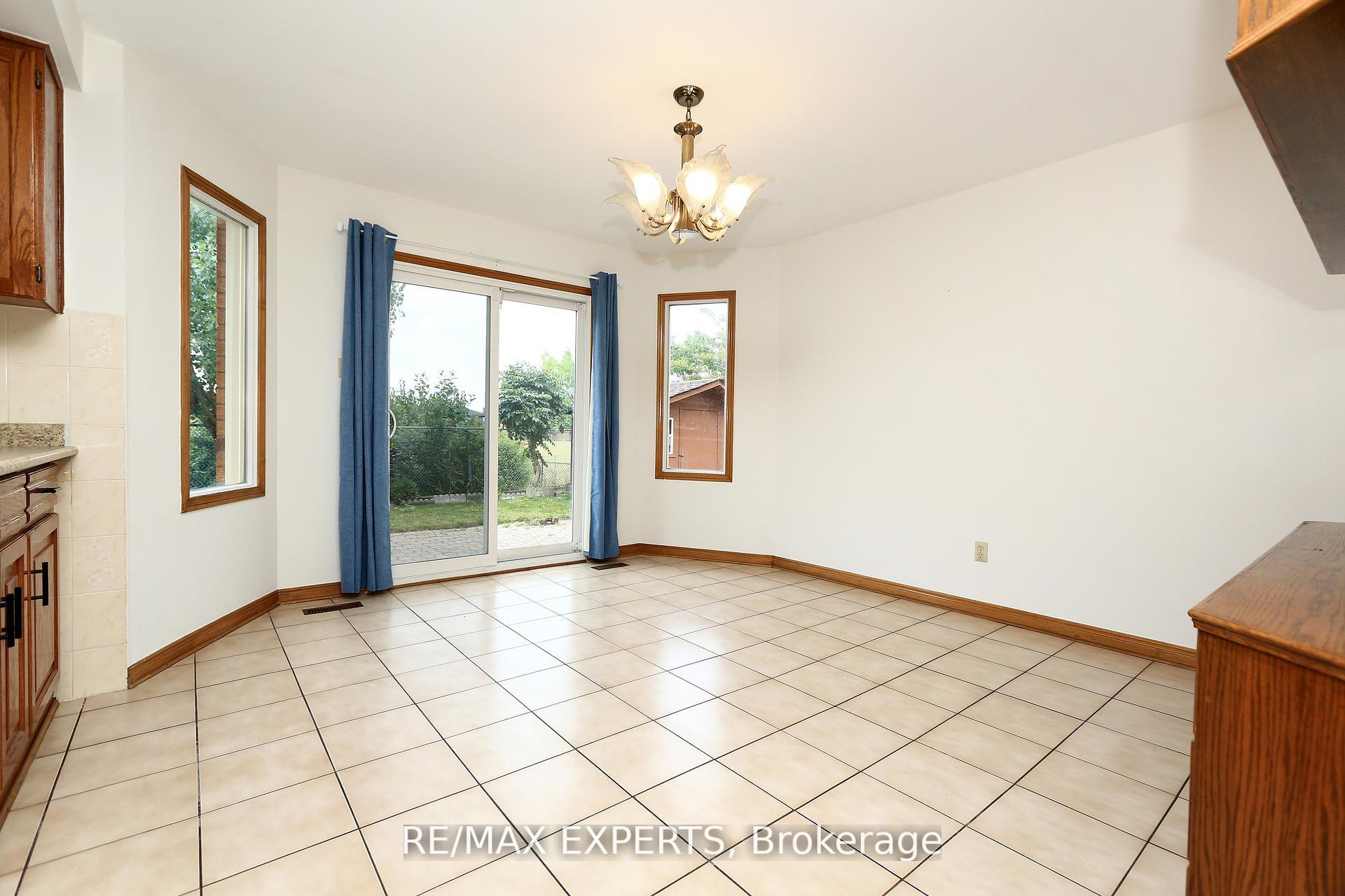 Photo 20 of 129 Father Ermanno Crescent, Vaughan, East Woodbridge — HOMEH