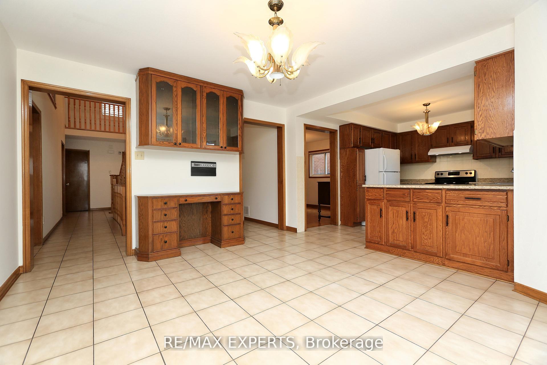 Photo 21 of 129 Father Ermanno Crescent, Vaughan, East Woodbridge — HOMEH
