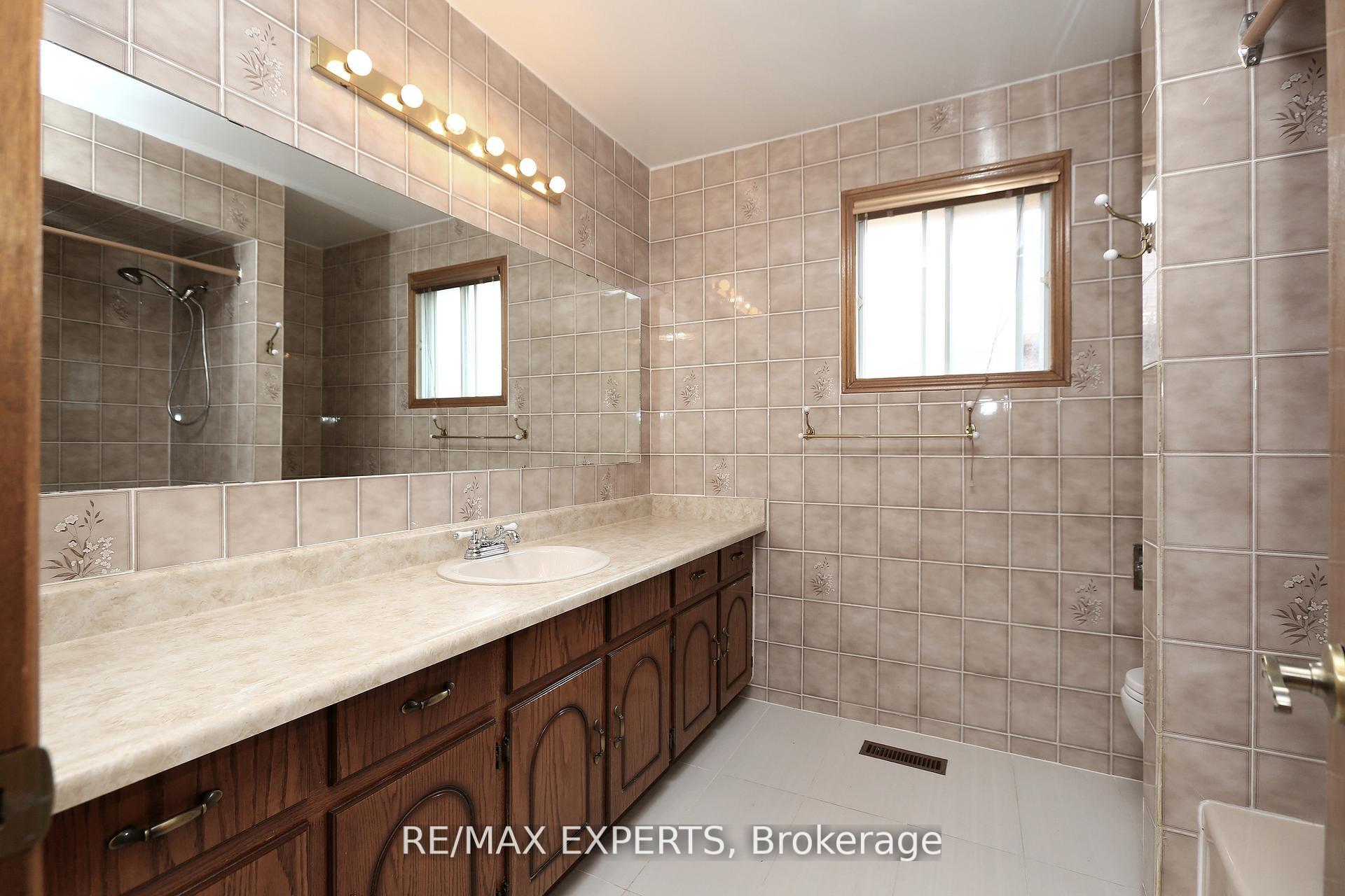 Photo 36 of 129 Father Ermanno Crescent, Vaughan, East Woodbridge — HOMEH