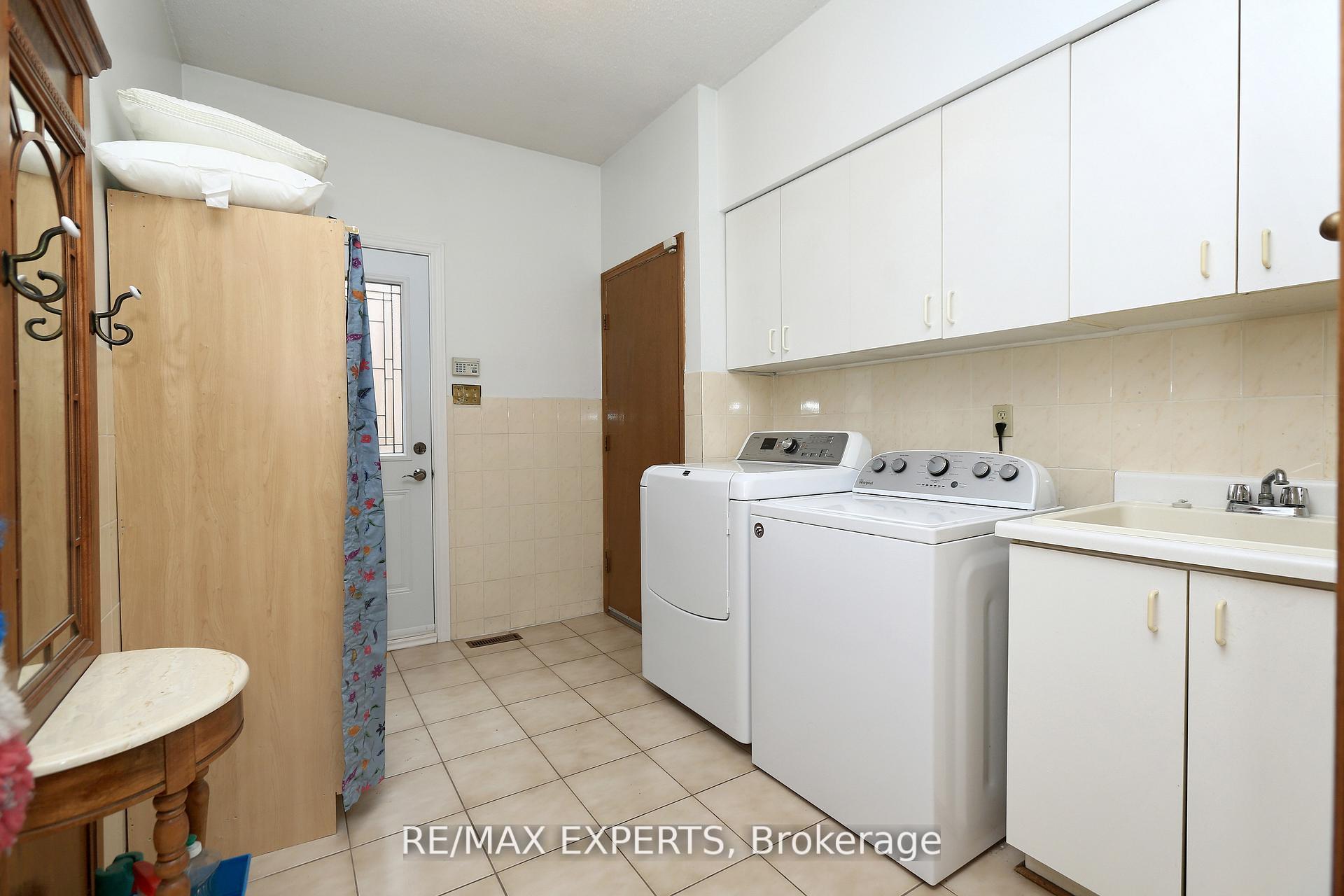Photo 37 of 129 Father Ermanno Crescent, Vaughan, East Woodbridge — HOMEH