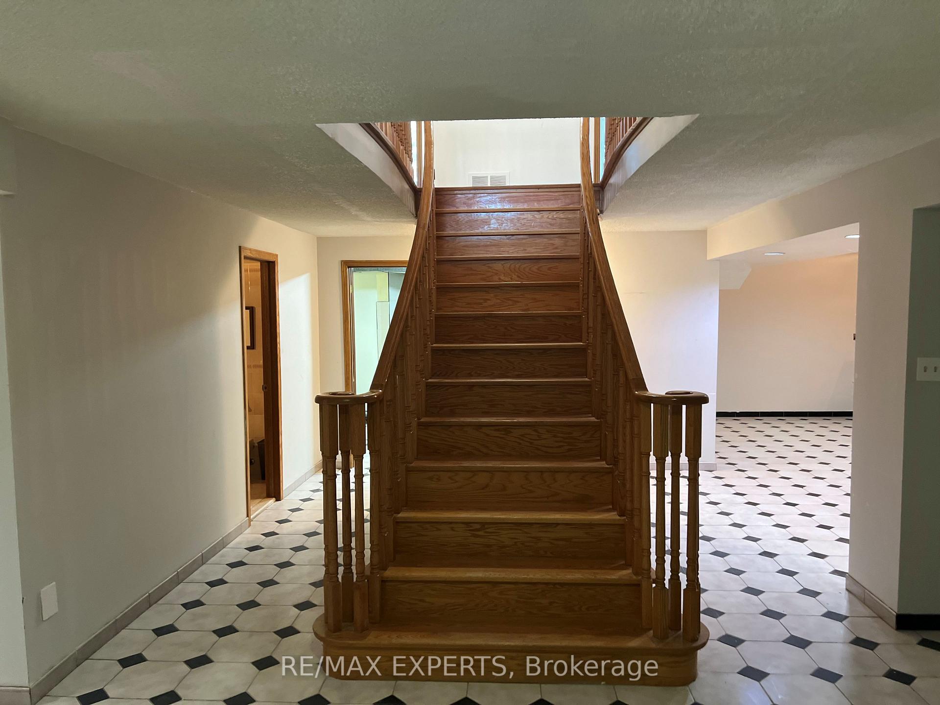 Photo 39 of 129 Father Ermanno Crescent, Vaughan, East Woodbridge — HOMEH
