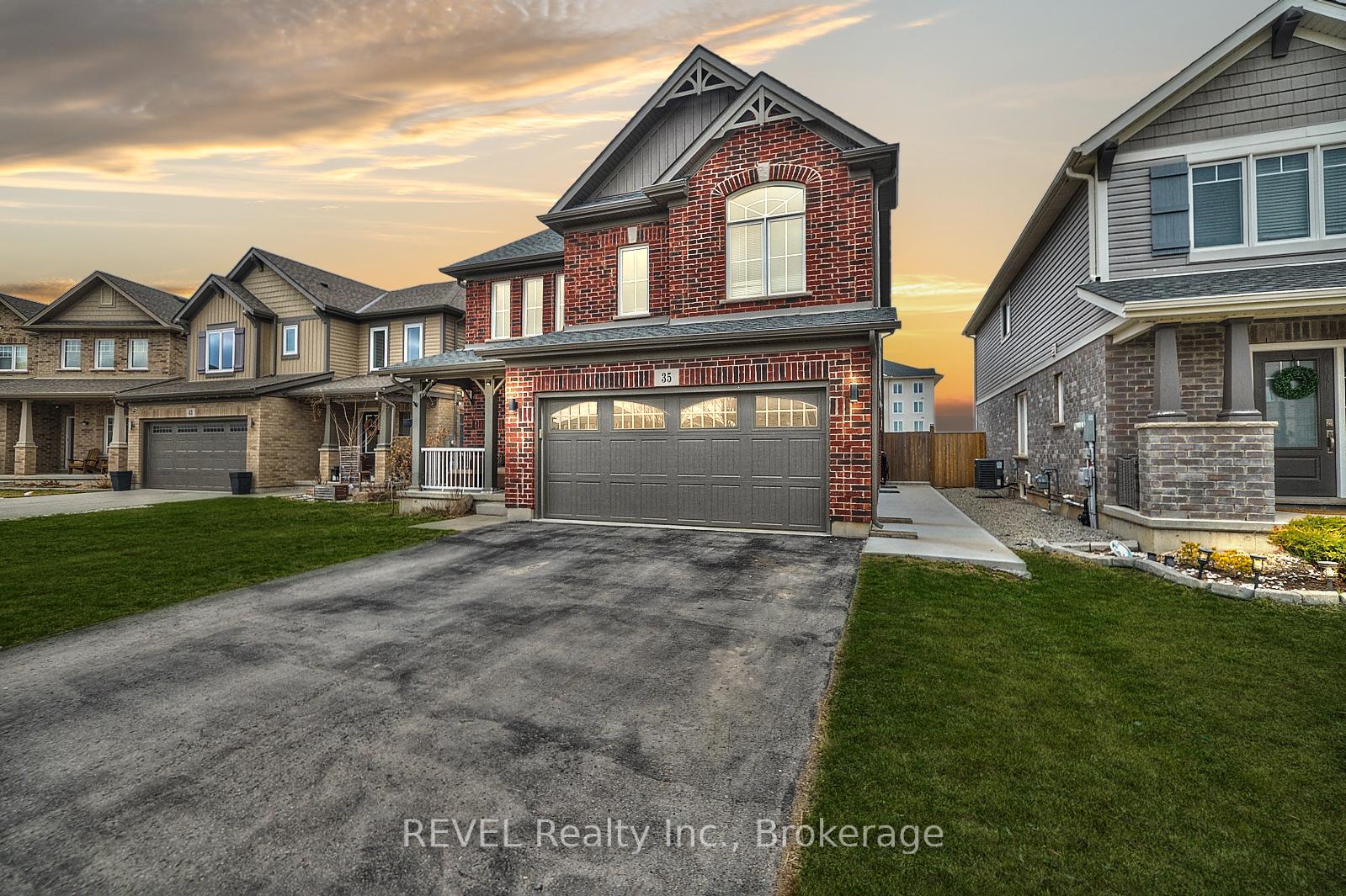 Photo 2 of 35 Spruce Crescent, Welland, Coyle Creek — HOMEH