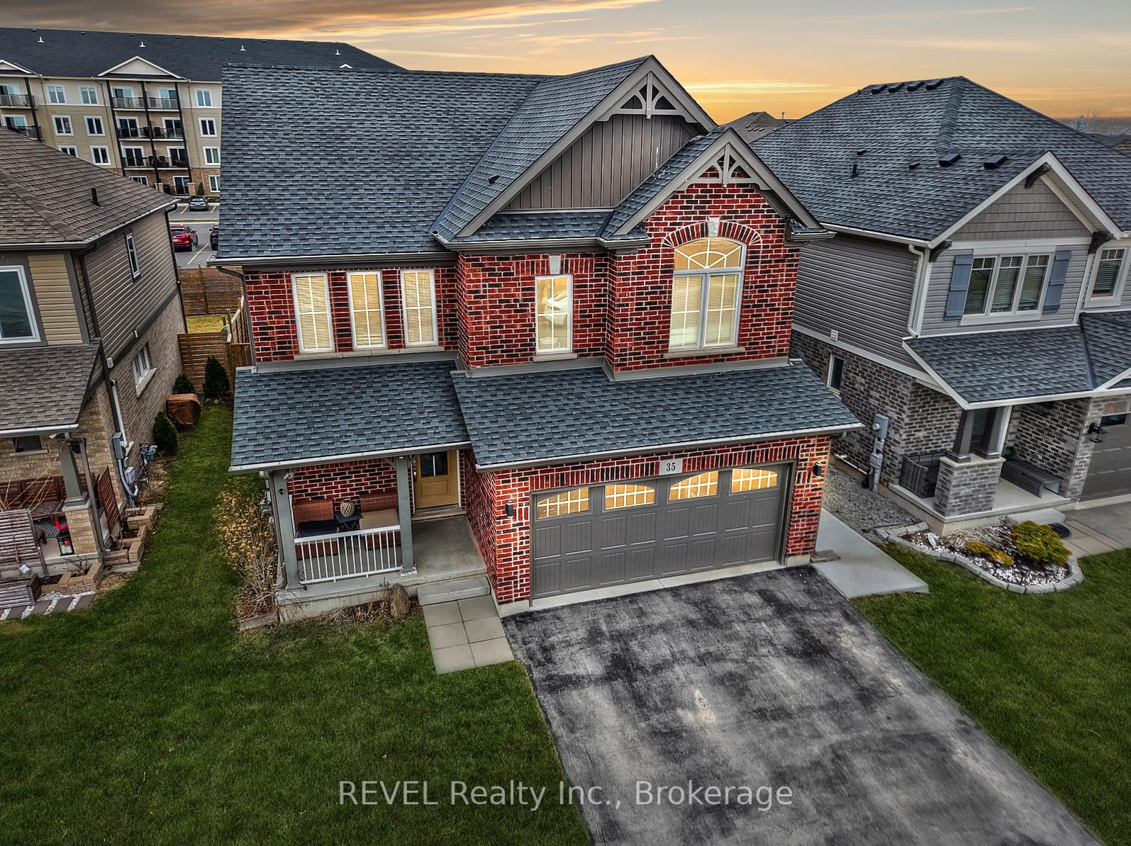 Photo 6 of 35 Spruce Crescent, Welland, Coyle Creek — HOMEH