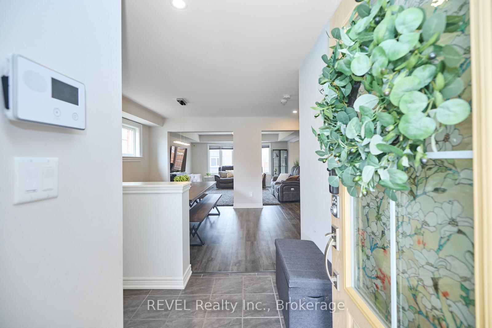 Photo 8 of 35 Spruce Crescent, Welland, Coyle Creek — HOMEH